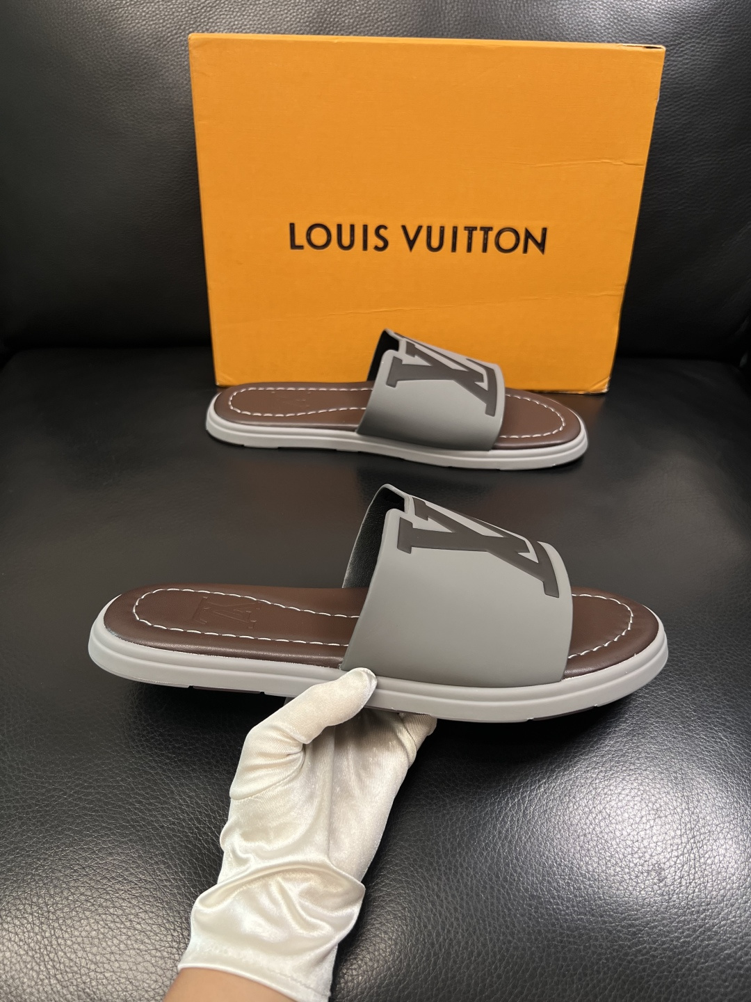 LV 高仿 男款 拖鞋 灰色拼接設計 大Logo 休閒百搭款