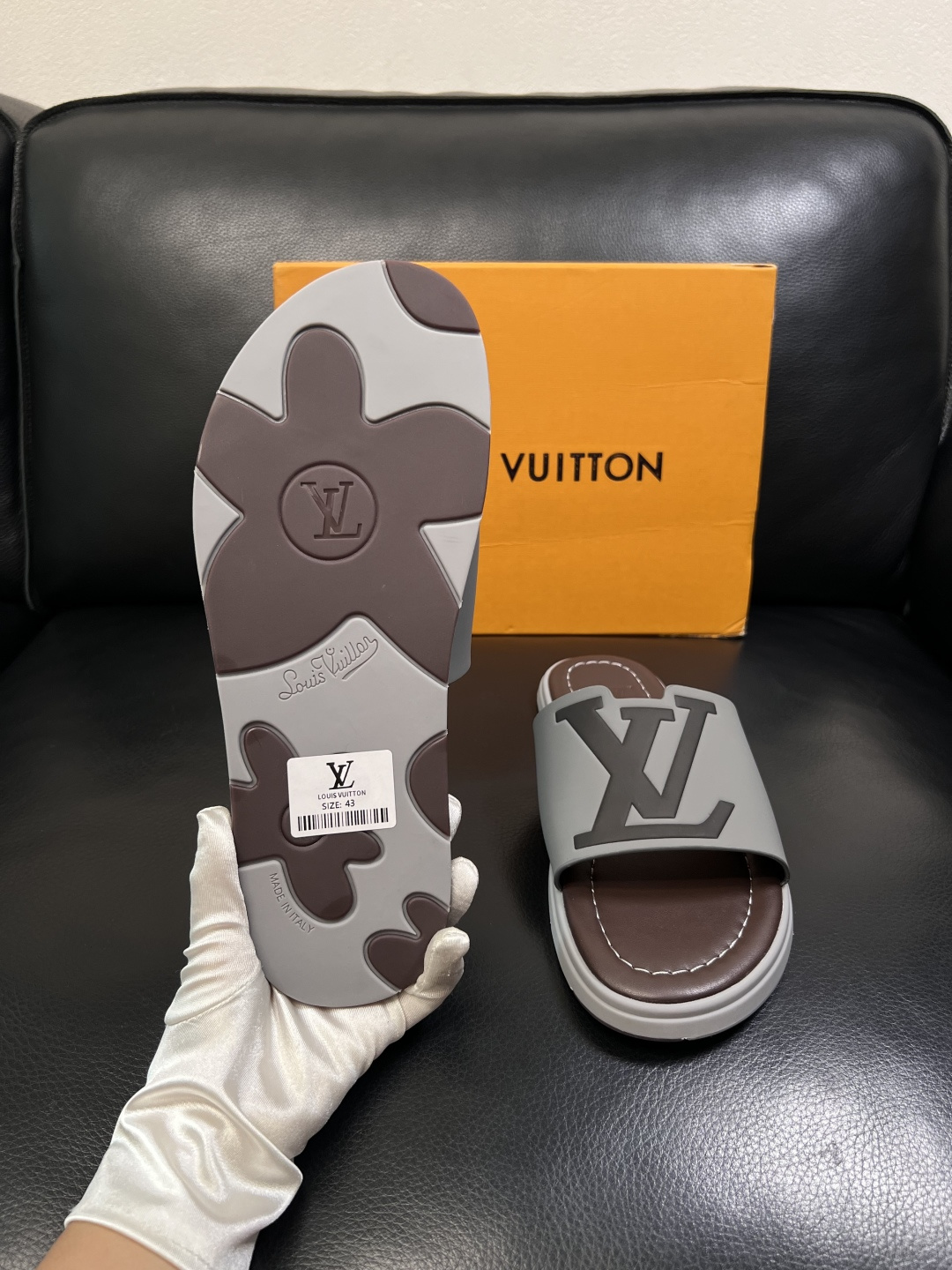 LV 高仿 男款 拖鞋 灰色拼接設計 大Logo 休閒百搭款