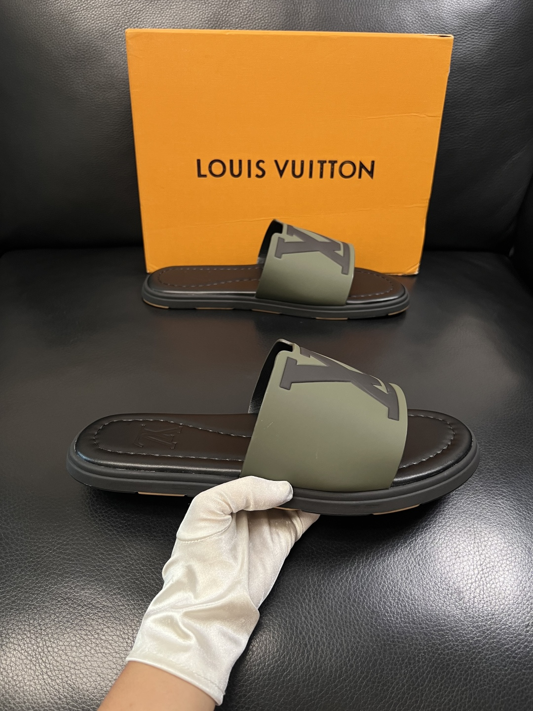 LV A貨 男款 拖鞋 軍綠色 大Logo設計 潮流戶外風