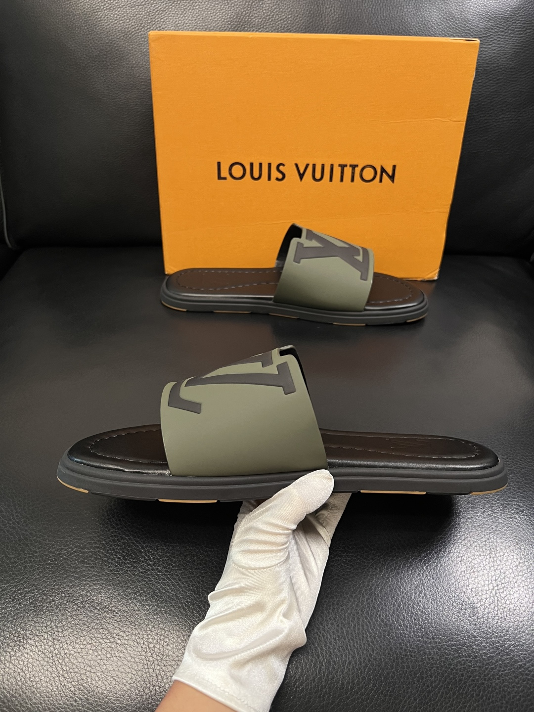 LV A貨 男款 拖鞋 軍綠色 大Logo設計 潮流戶外風