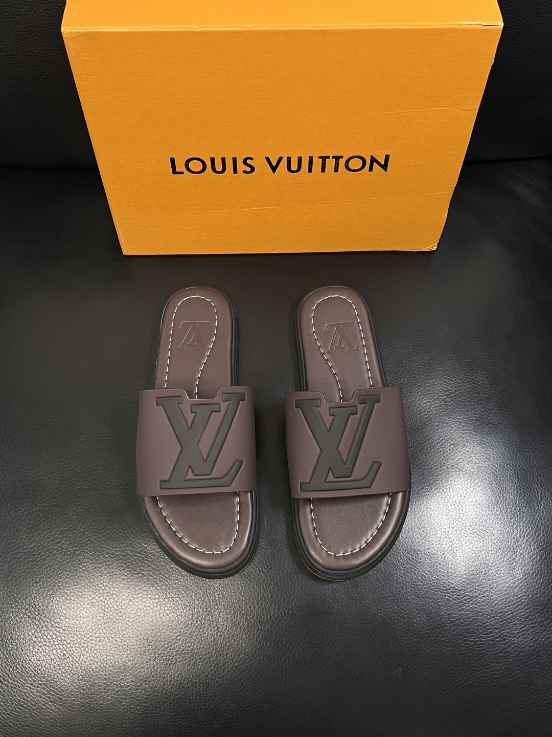 LV 高仿 男款 拖鞋 深棕漸層 大Logo設計 輕奢質感款