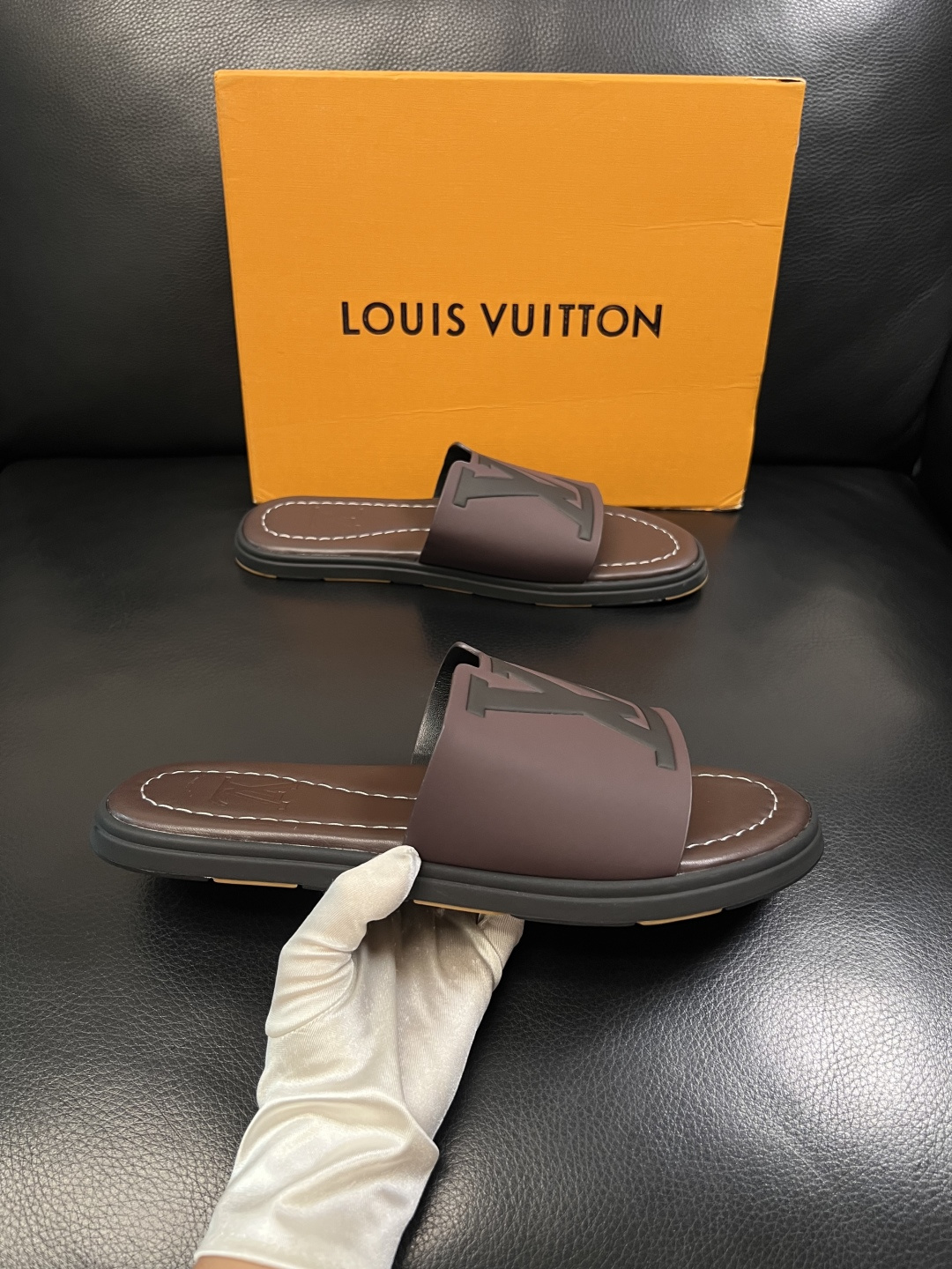 LV 高仿 男款 拖鞋 深棕漸層 大Logo設計 輕奢質感款