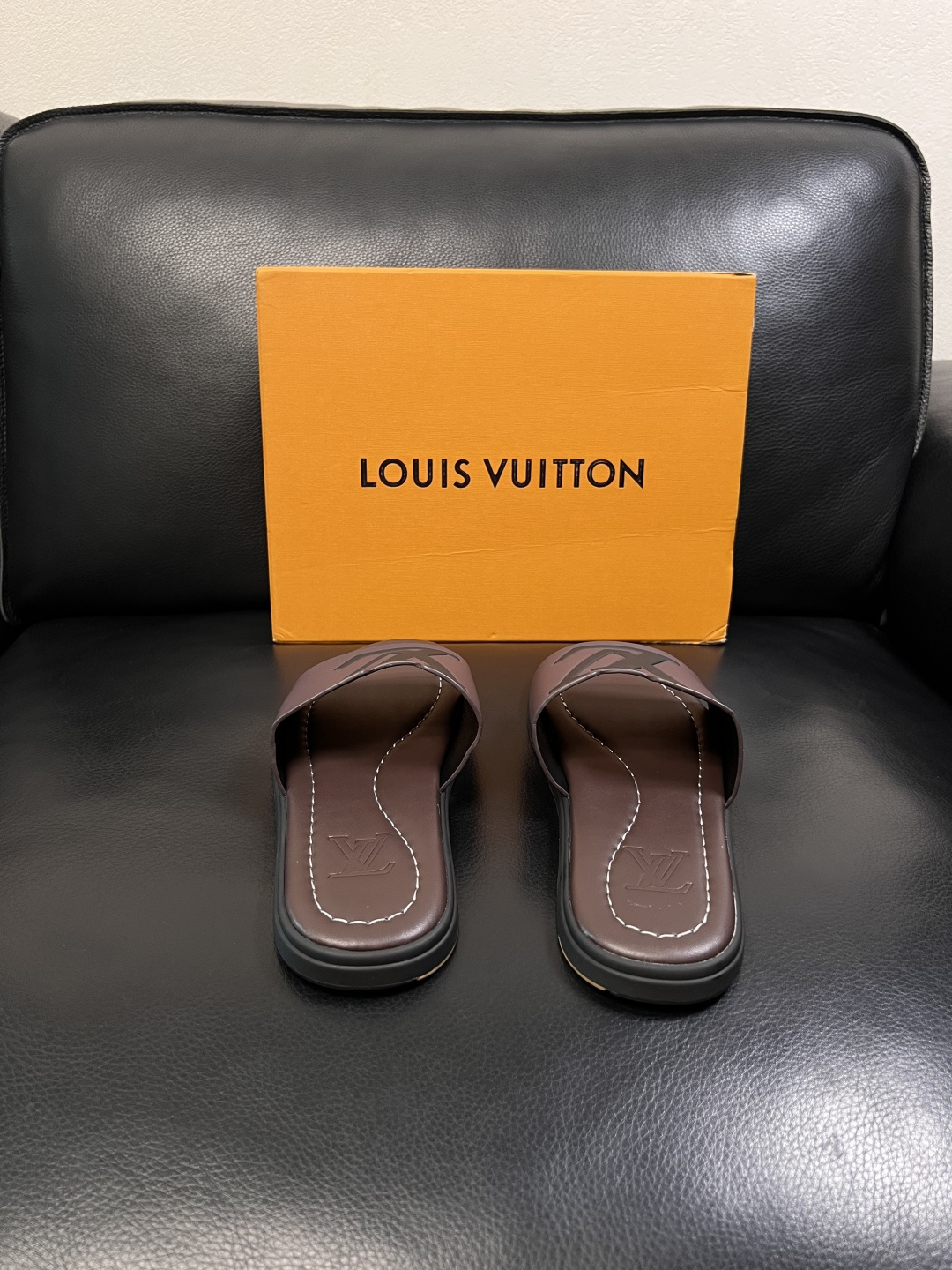 LV 高仿 男款 拖鞋 深棕漸層 大Logo設計 輕奢質感款
