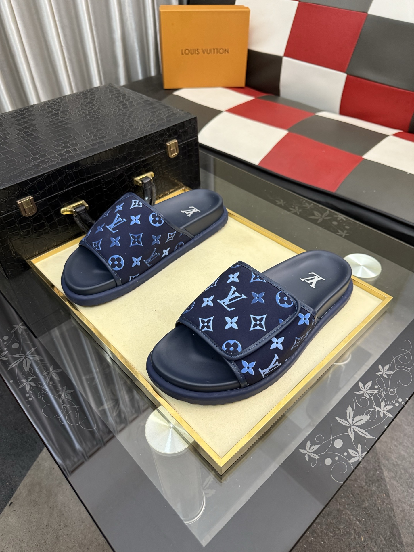 LV 一比一 男款 Monogram拖鞋 藍色印花時尚休閒款