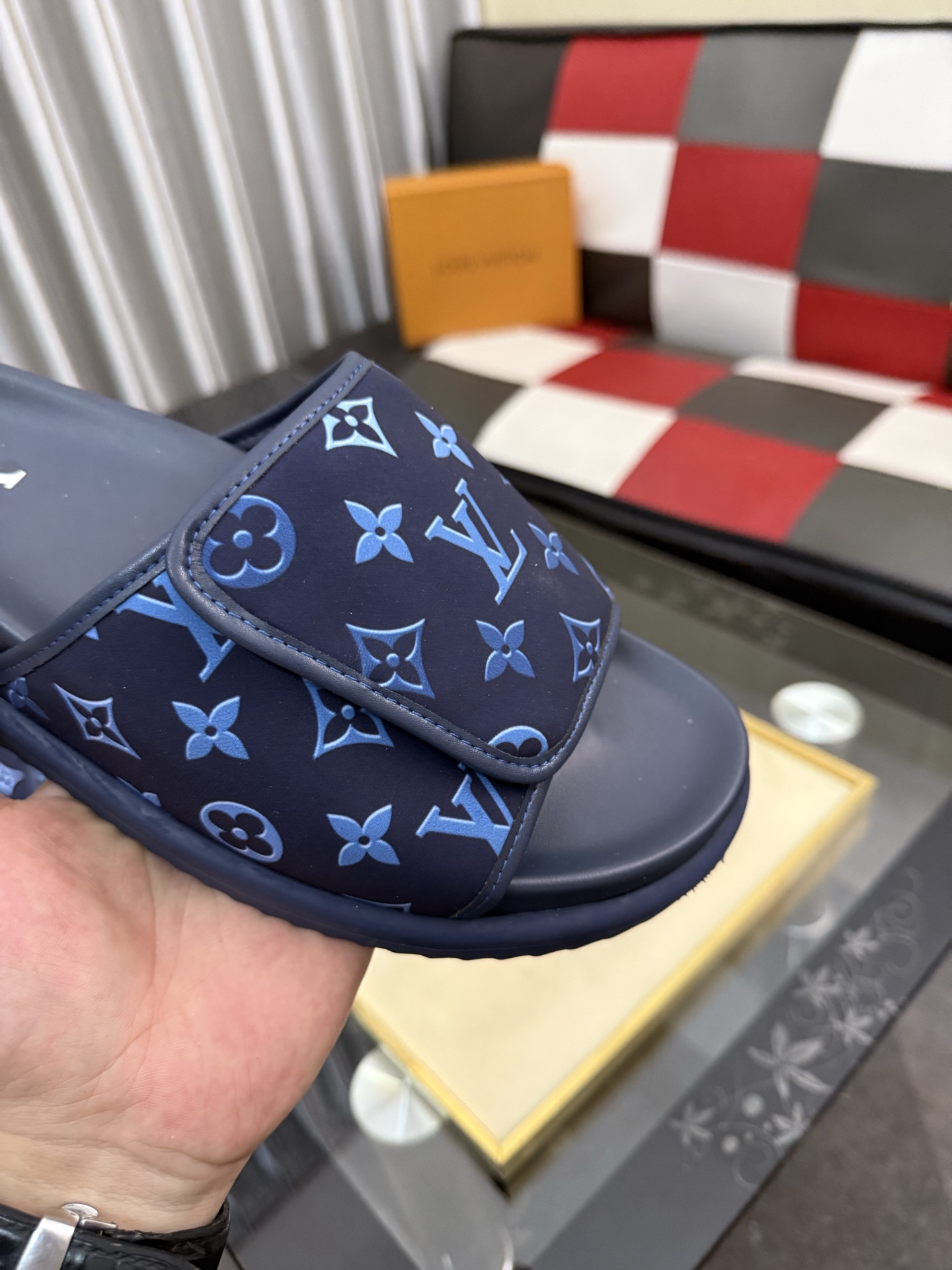 LV 一比一 男款 Monogram拖鞋 藍色印花時尚休閒款| 11 LV 一比一 男款 Monogram拖鞋 藍色印花時尚休閒款