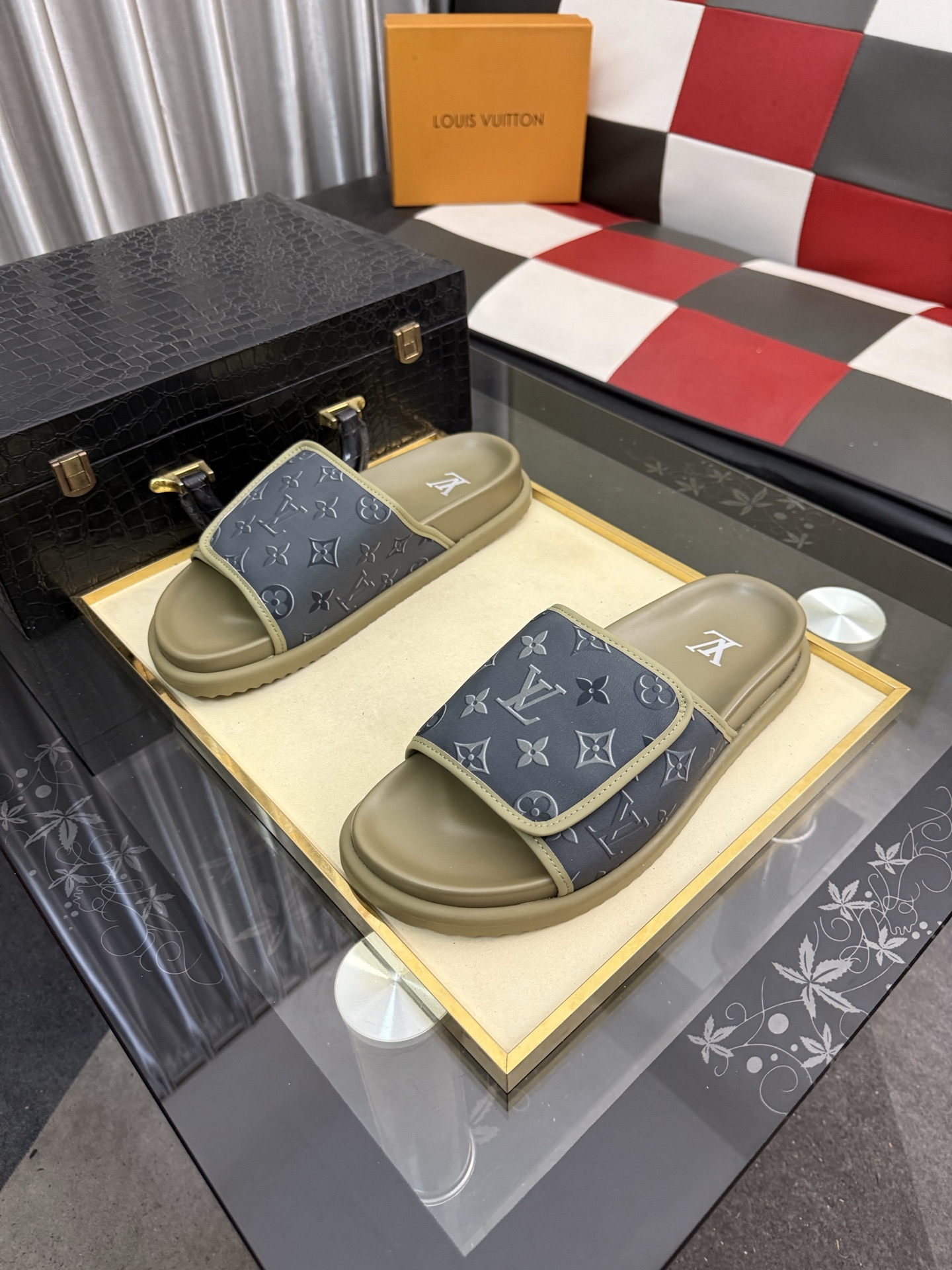 LV 原單 男款 Monogram拖鞋 軍綠灰配色 潮流舒適款