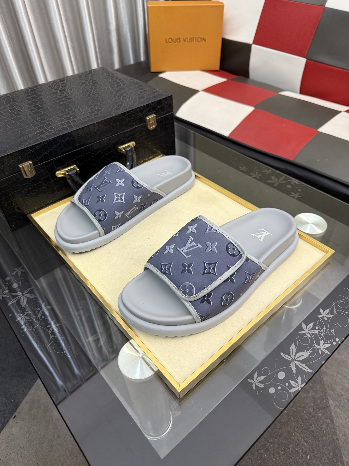 LV A貨 男款 Monogram拖鞋 淺灰色極簡風 百搭休閒款