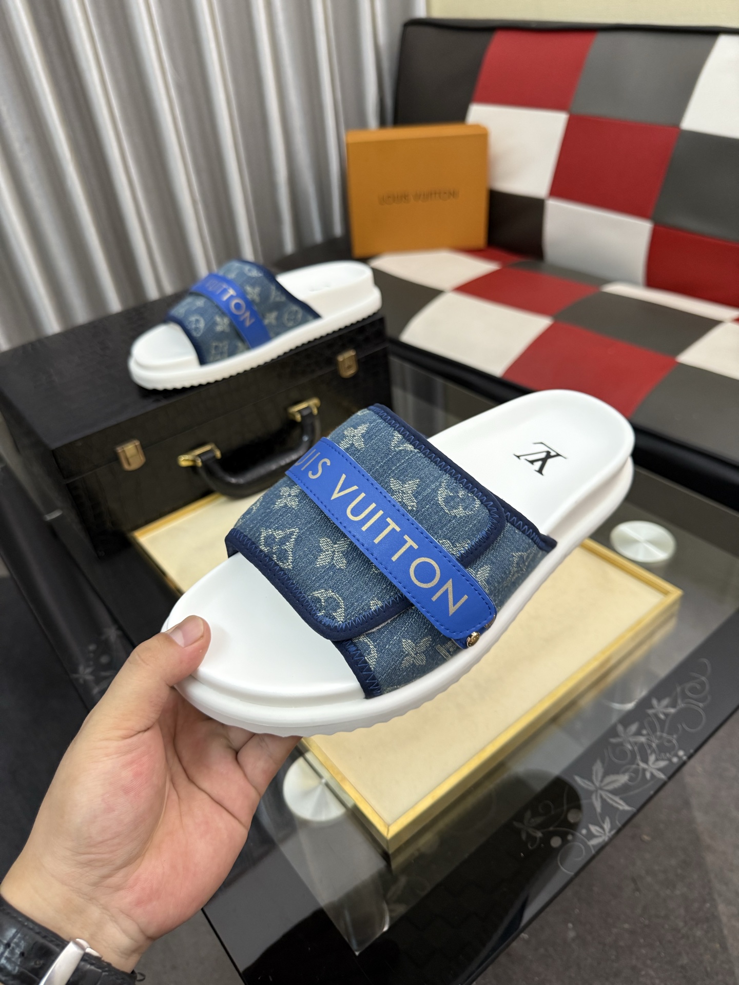LV 原單 男款 牛仔布織帶拖鞋 藍色休閒潮流款| 11 LV 原單 男款 牛仔布織帶拖鞋 藍色休閒潮流款