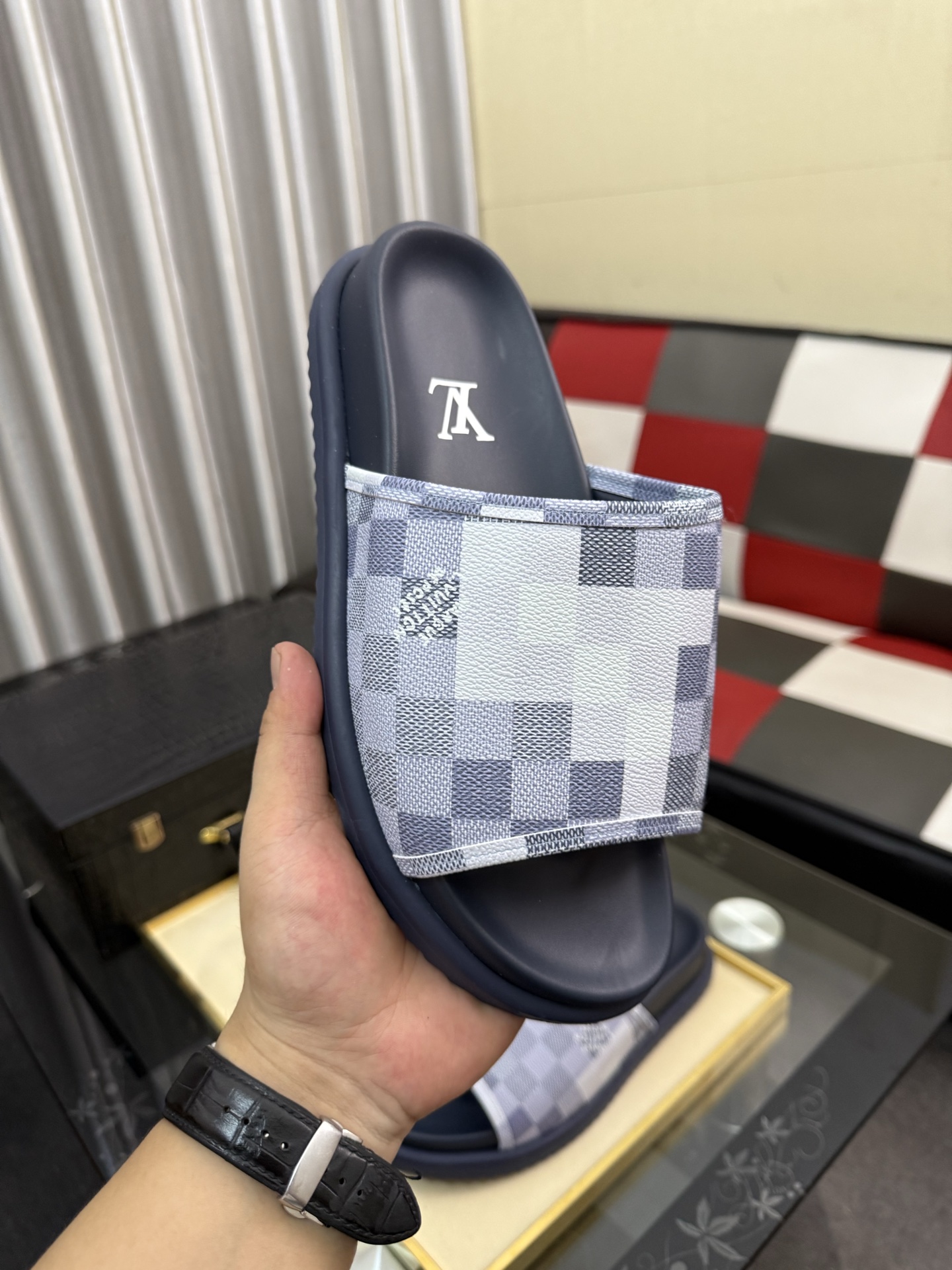 LV 高仿 男款 Damier棋盤格拖鞋 灰藍休閒百搭款