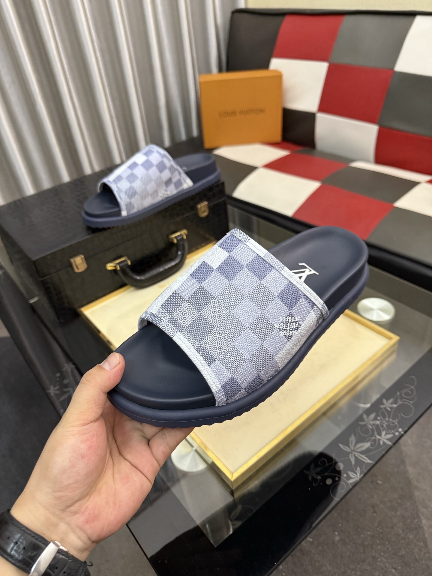 LV 高仿 男款 Damier棋盤格拖鞋 灰藍休閒百搭款