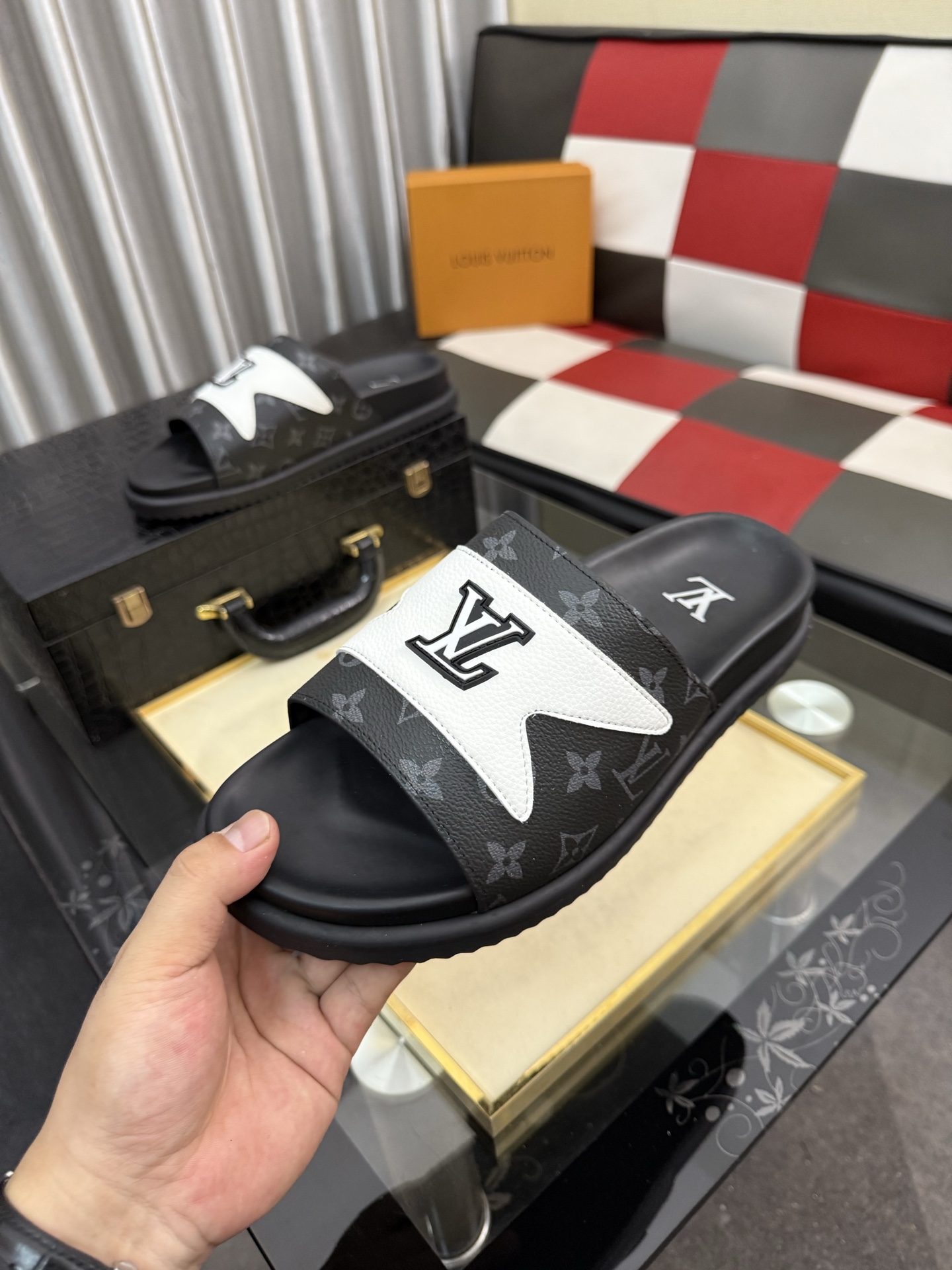 LV A貨 男款 Logo拼接拖鞋 黑白撞色潮流休閒款