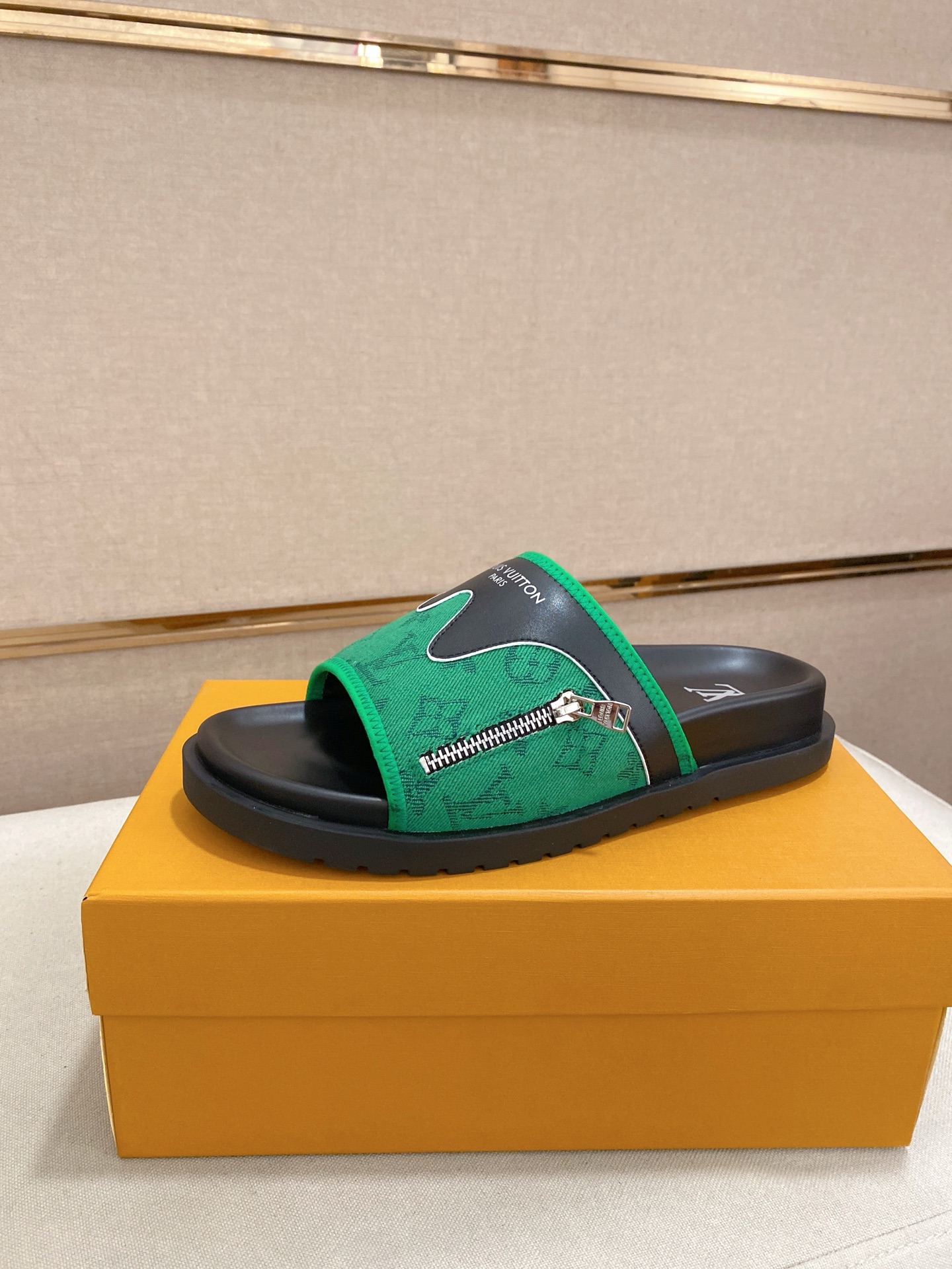 LV 高仿 男款 Monogram拖鞋 綠色拉鍊設計潮流休閒款