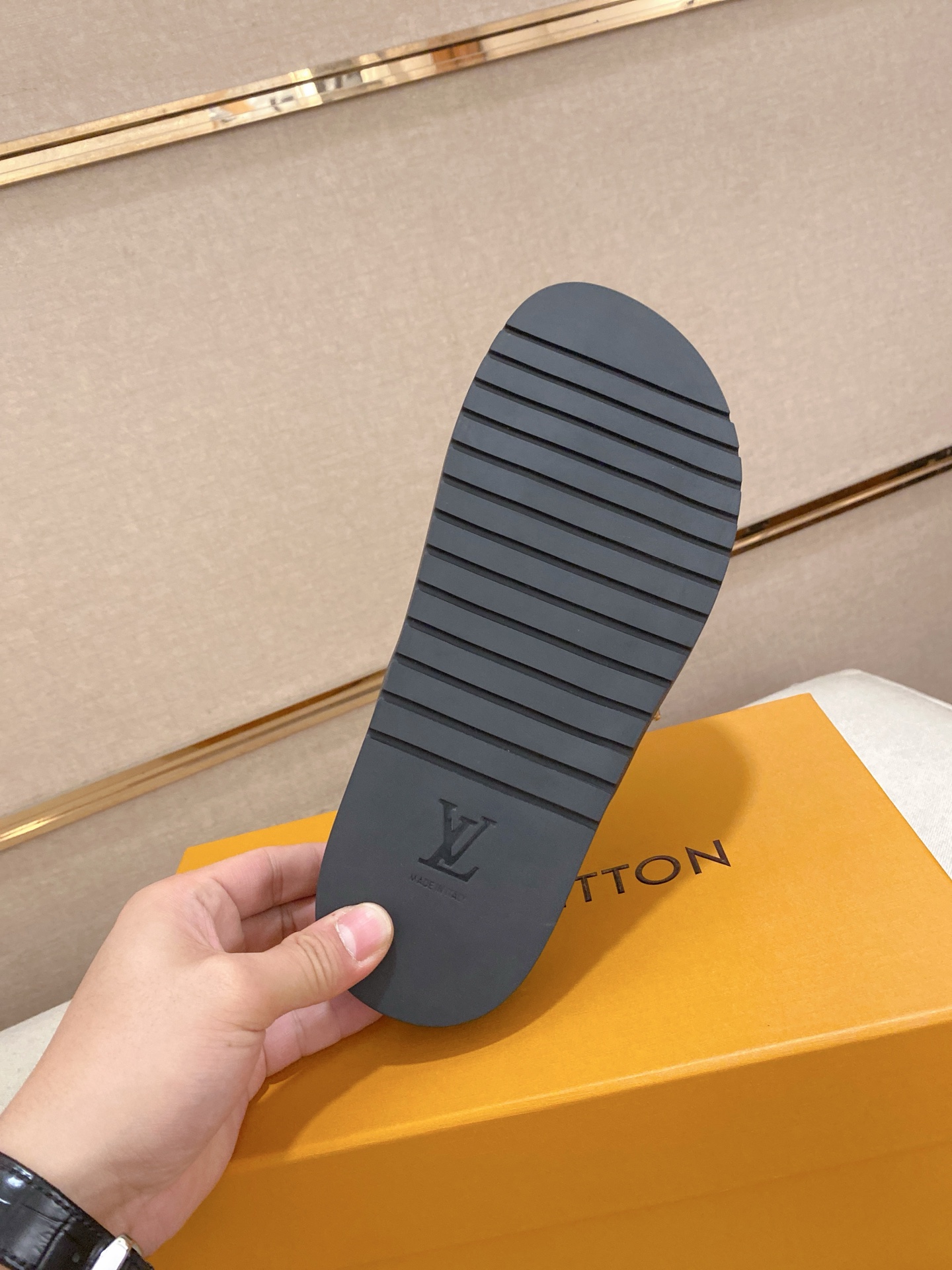 LV 高仿 男款 Monogram拖鞋 綠色拉鍊設計潮流休閒款| 8 LV 高仿 男款 Monogram拖鞋 綠色拉鍊設計潮流休閒款