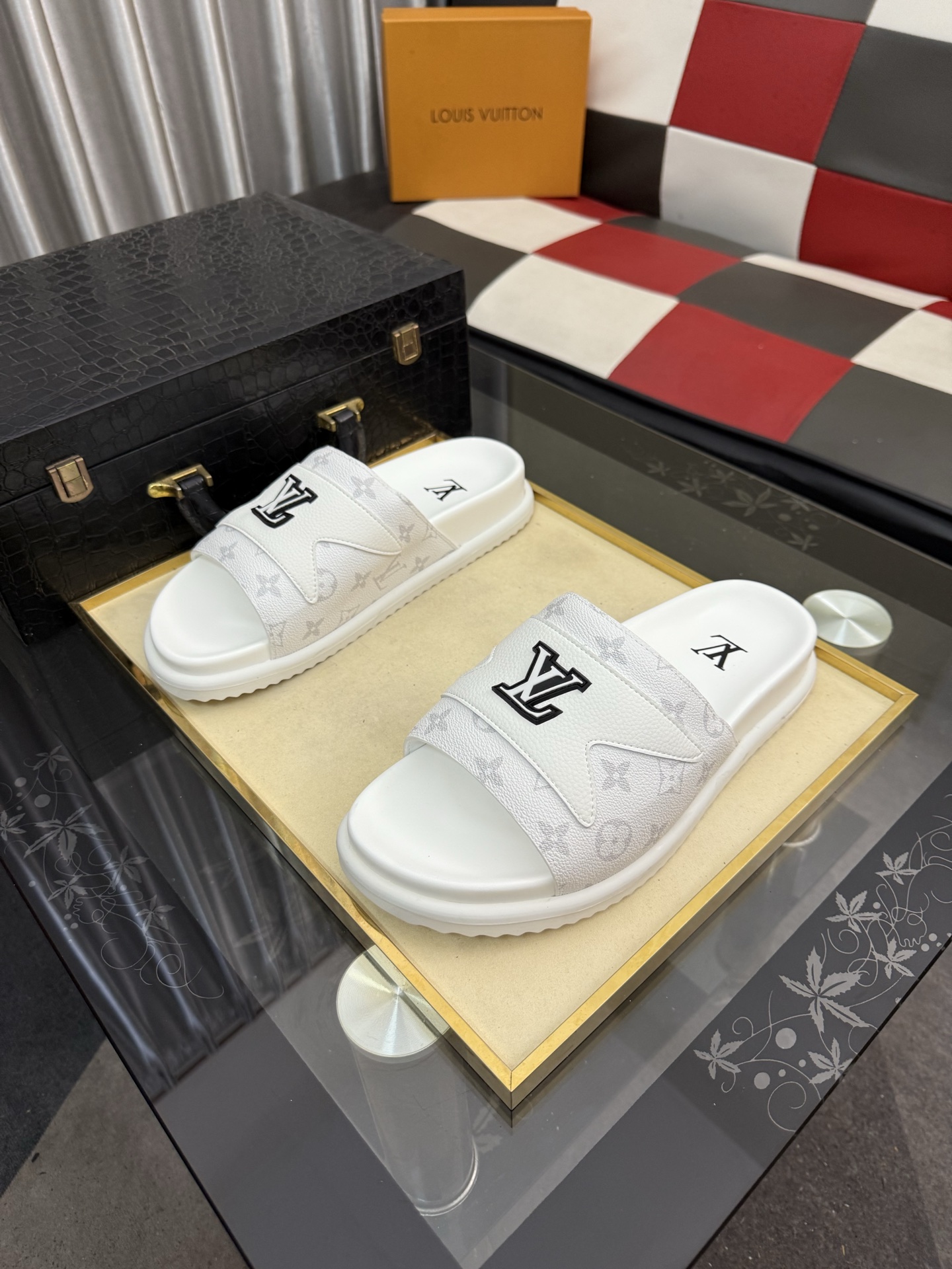 LV 一比一 男款 Logo拖鞋 白色極簡百搭休閒款