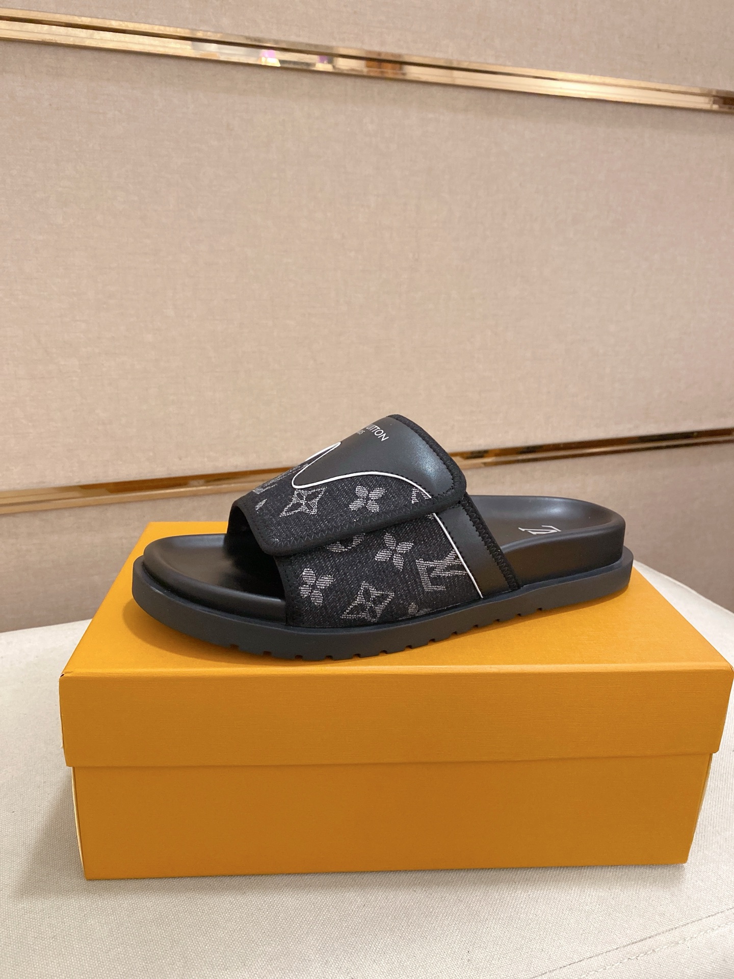 LV A貨 男款 Monogram拖鞋 黑色簡約拉鍊休閒款