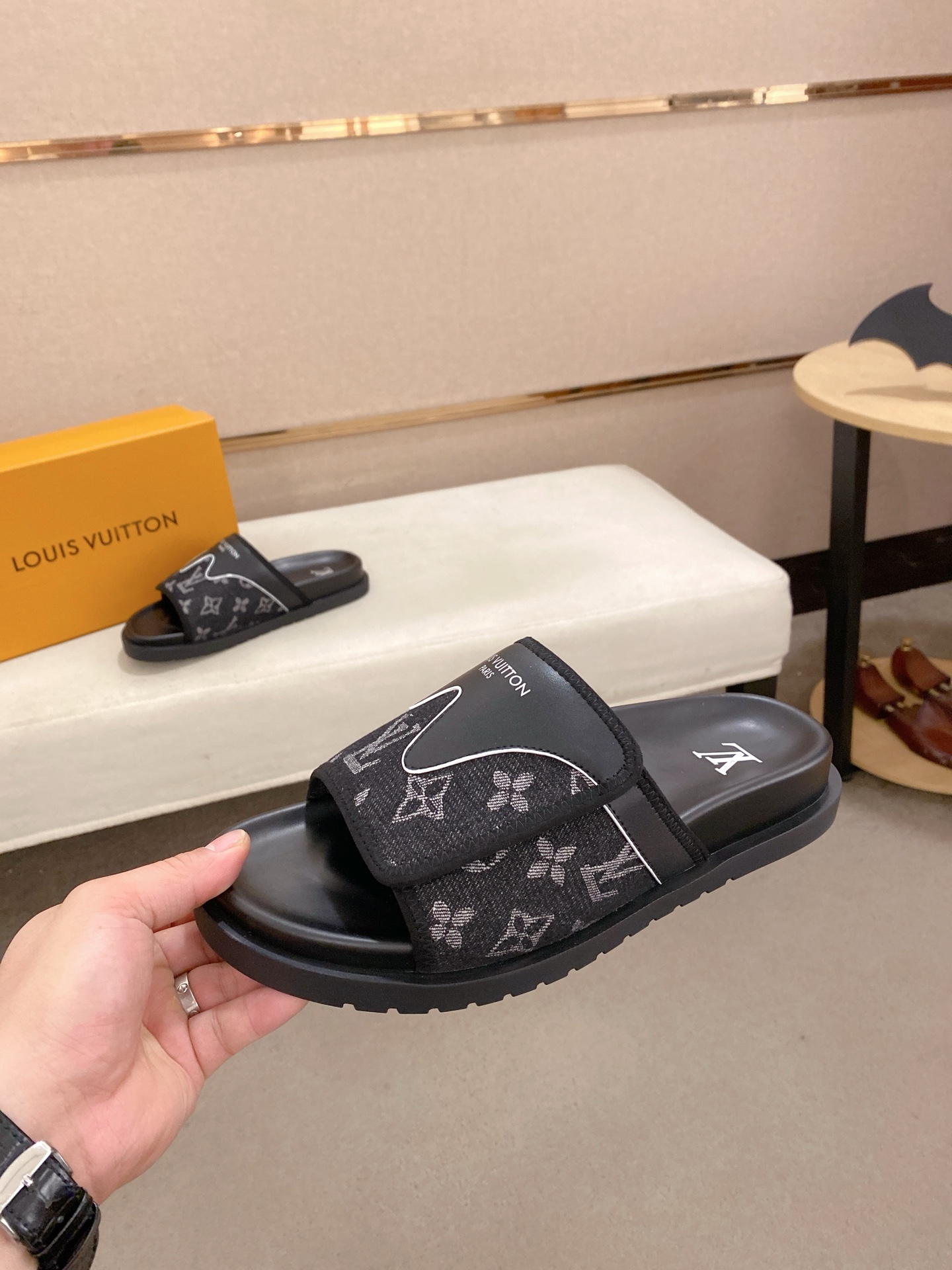 LV A貨 男款 Monogram拖鞋 黑色簡約拉鍊休閒款