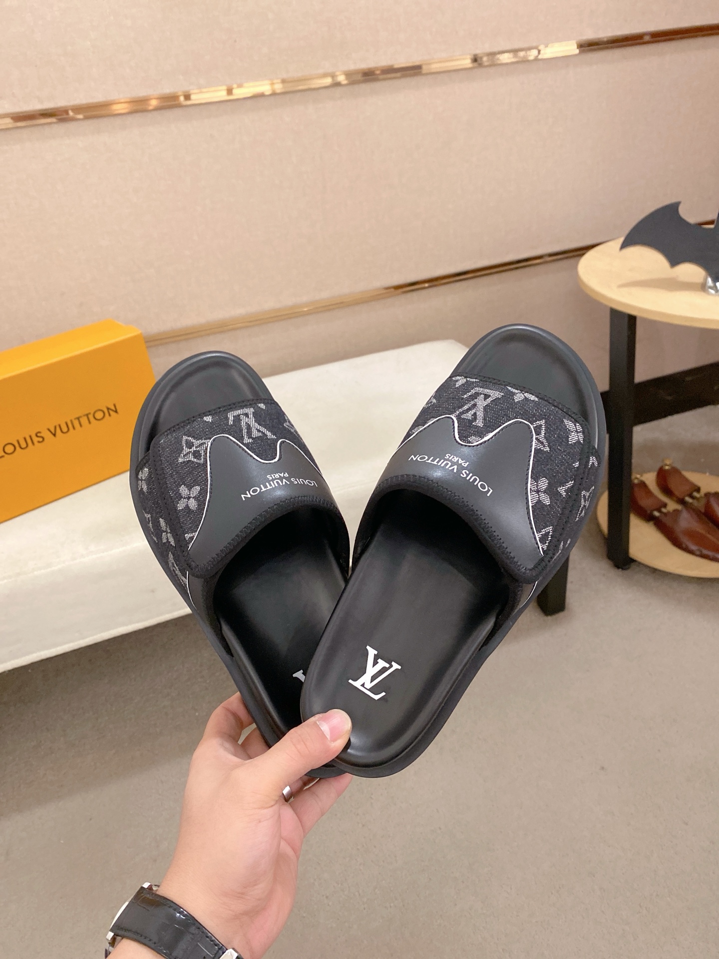LV A貨 男款 Monogram拖鞋 黑色簡約拉鍊休閒款