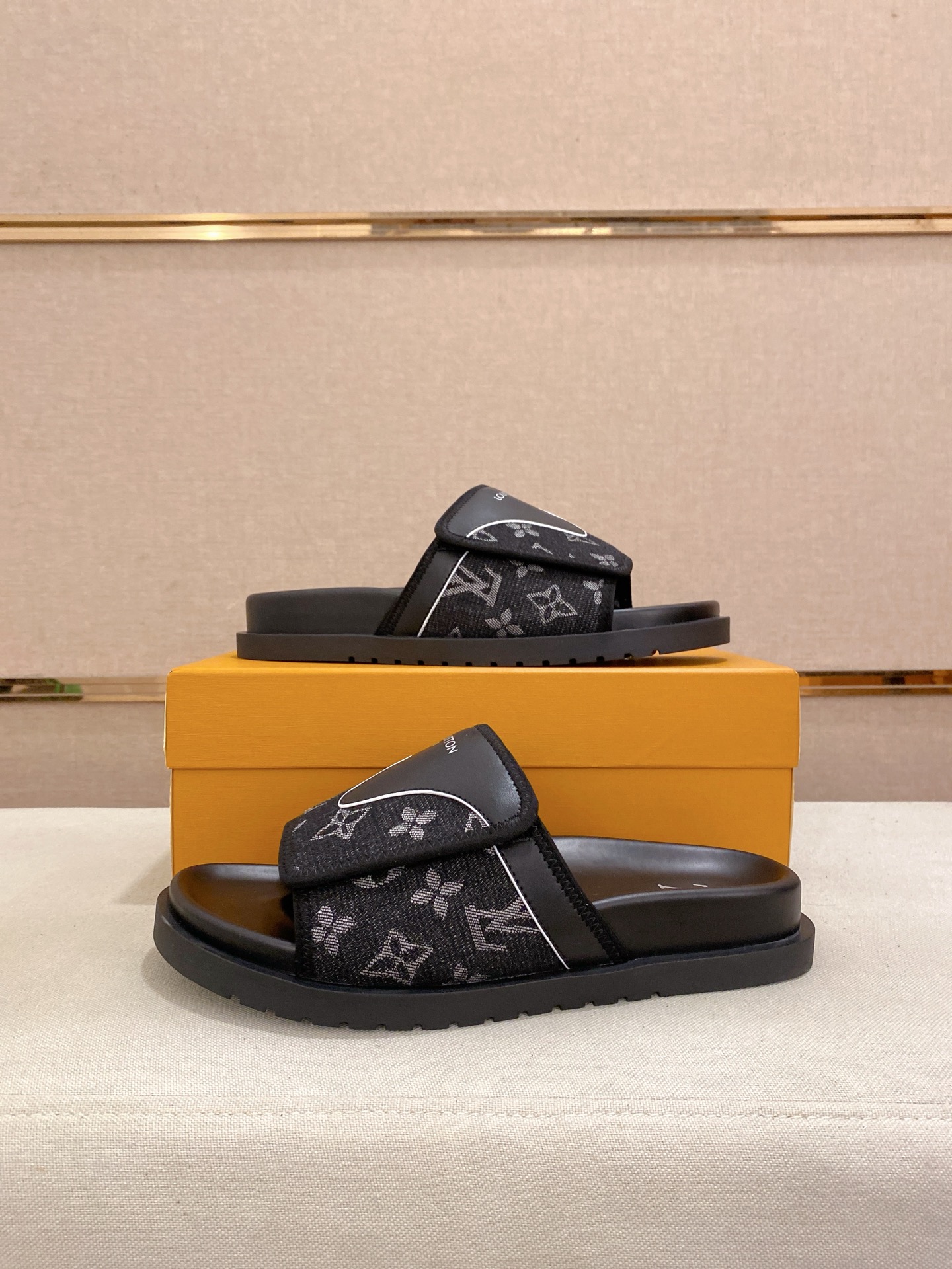 LV A貨 男款 Monogram拖鞋 黑色簡約拉鍊休閒款