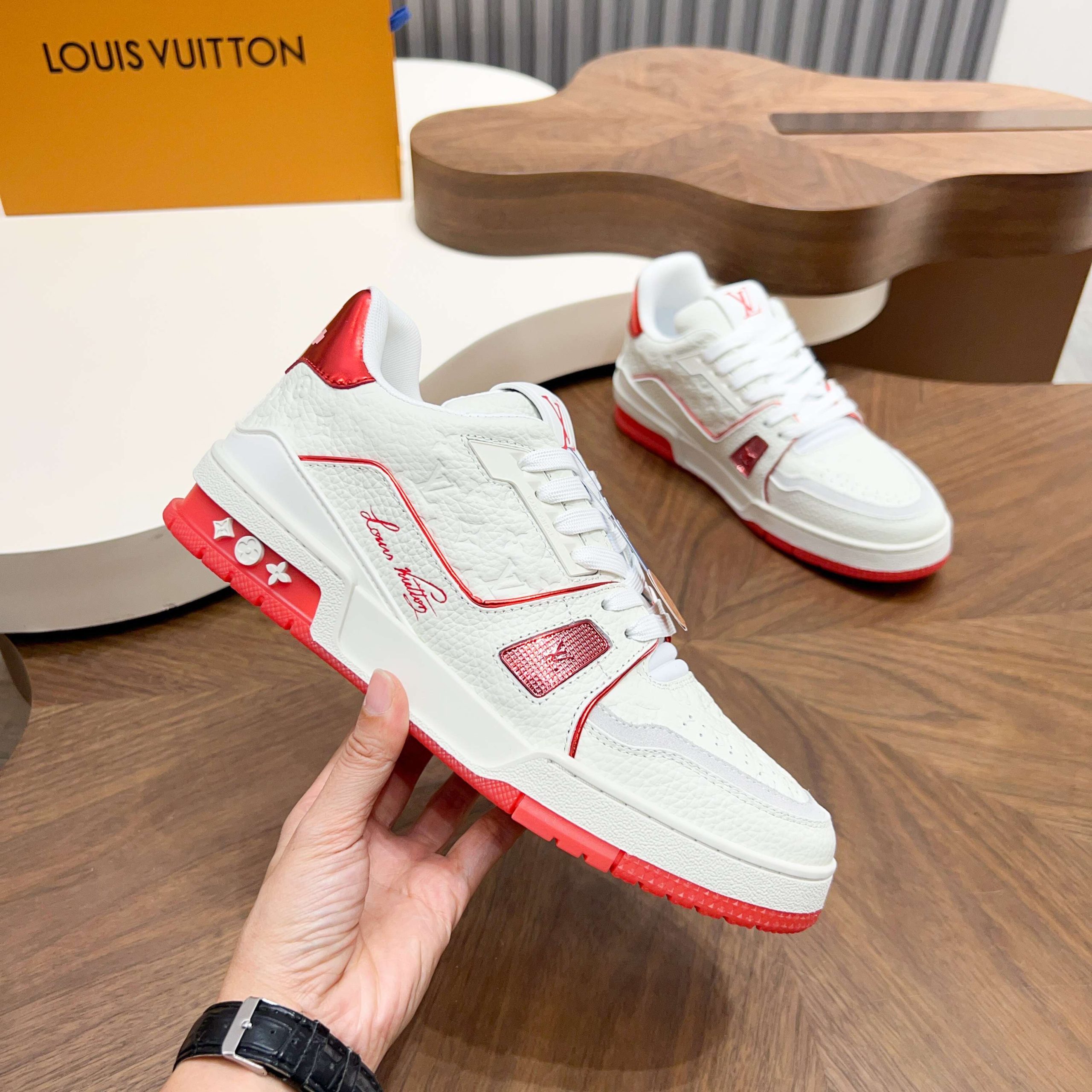 LV一比一 Trainer Monogram白紅撞色精品潮流休閒運動鞋| 13 LV一比一 Trainer Monogram白紅撞色精品潮流休閒運動鞋
