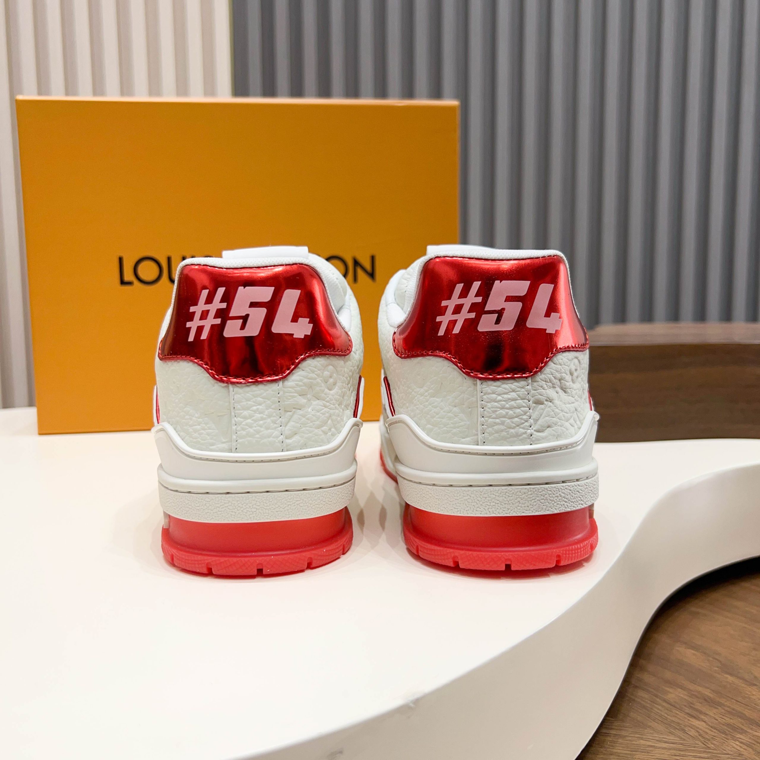 LV一比一 Trainer Monogram白紅撞色精品潮流休閒運動鞋| 7 LV一比一 Trainer Monogram白紅撞色精品潮流休閒運動鞋