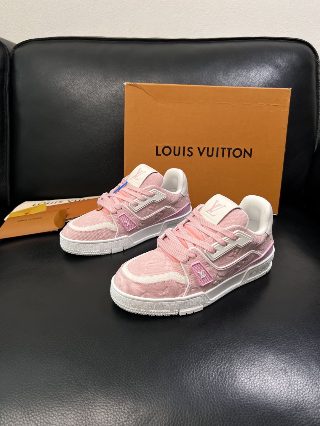 LV一比一 Trainer 粉色Monogram牛仔布精品休閒運動鞋| 14 LV一比一 Trainer 粉色Monogram牛仔布精品休閒運動鞋