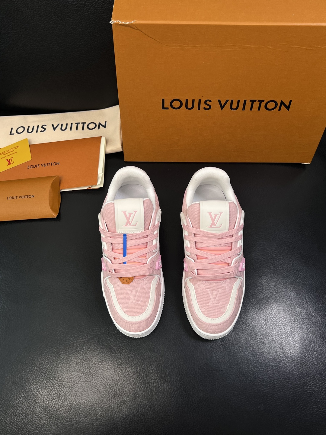 LV一比一 Trainer 粉色Monogram牛仔布精品休閒運動鞋| 13 LV一比一 Trainer 粉色Monogram牛仔布精品休閒運動鞋