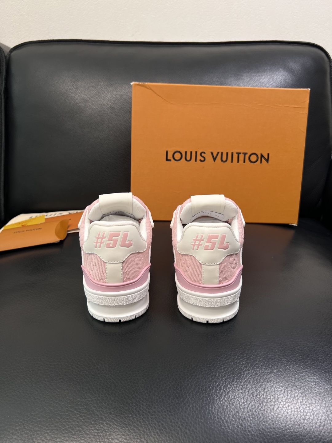 LV一比一 Trainer 粉色Monogram牛仔布精品休閒運動鞋| 8 LV一比一 Trainer 粉色Monogram牛仔布精品休閒運動鞋