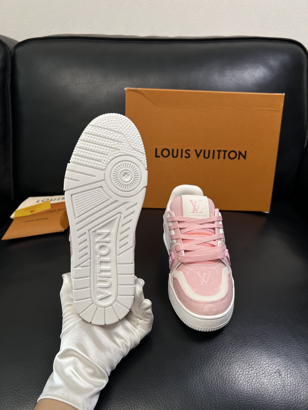 LV一比一 Trainer 粉色Monogram牛仔布精品休閒運動鞋| 7 LV一比一 Trainer 粉色Monogram牛仔布精品休閒運動鞋