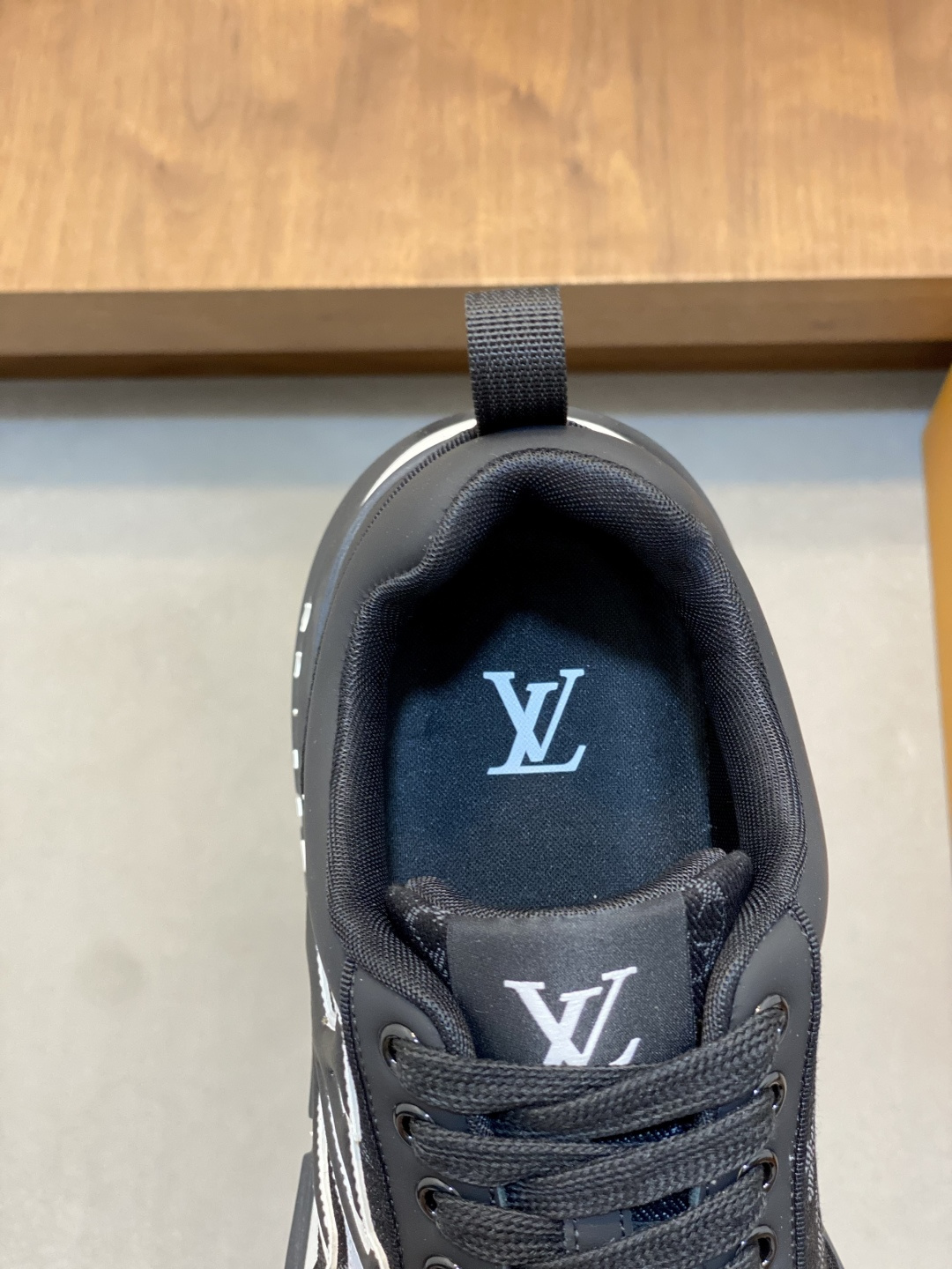 LV高仿 黑魂Monogram拼接百搭休閒運動鞋| 8 LV高仿 黑魂Monogram拼接百搭休閒運動鞋