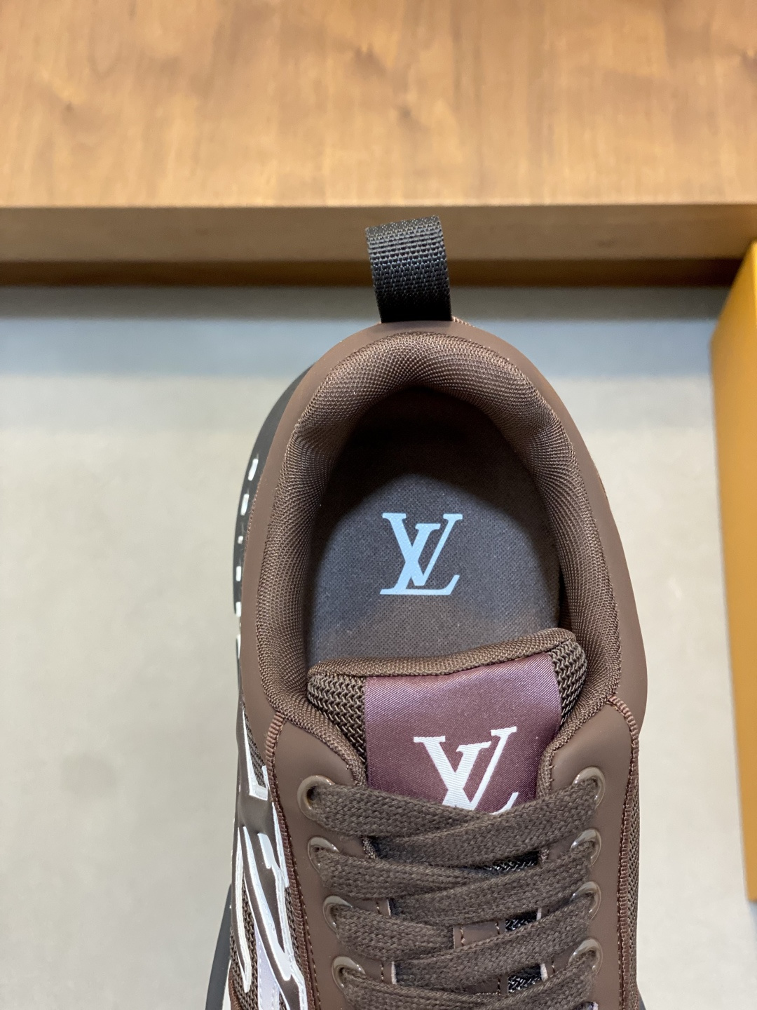 LV復刻咖啡色休閒慢跑鞋 男士輕量透氣潮流運動鞋| 9 LV復刻咖啡色休閒慢跑鞋 男士輕量透氣潮流運動鞋