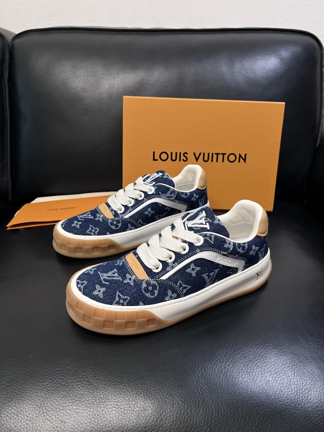 LV高仿深藍Monogram丹寧休閒鞋 經典牛仔厚底運動鞋男女同款| 14 LV高仿深藍Monogram丹寧休閒鞋 經典牛仔厚底運動鞋男女同款