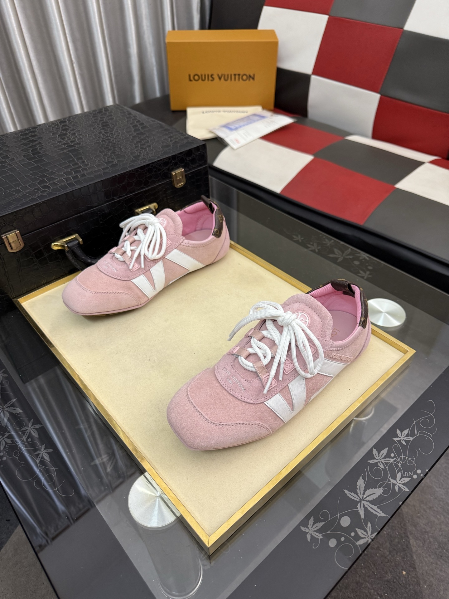 LV復刻粉色復古休閒鞋 女款麂皮運動鞋甜美百搭精品鞋款| 14 LV復刻粉色復古休閒鞋 女款麂皮運動鞋甜美百搭精品鞋款