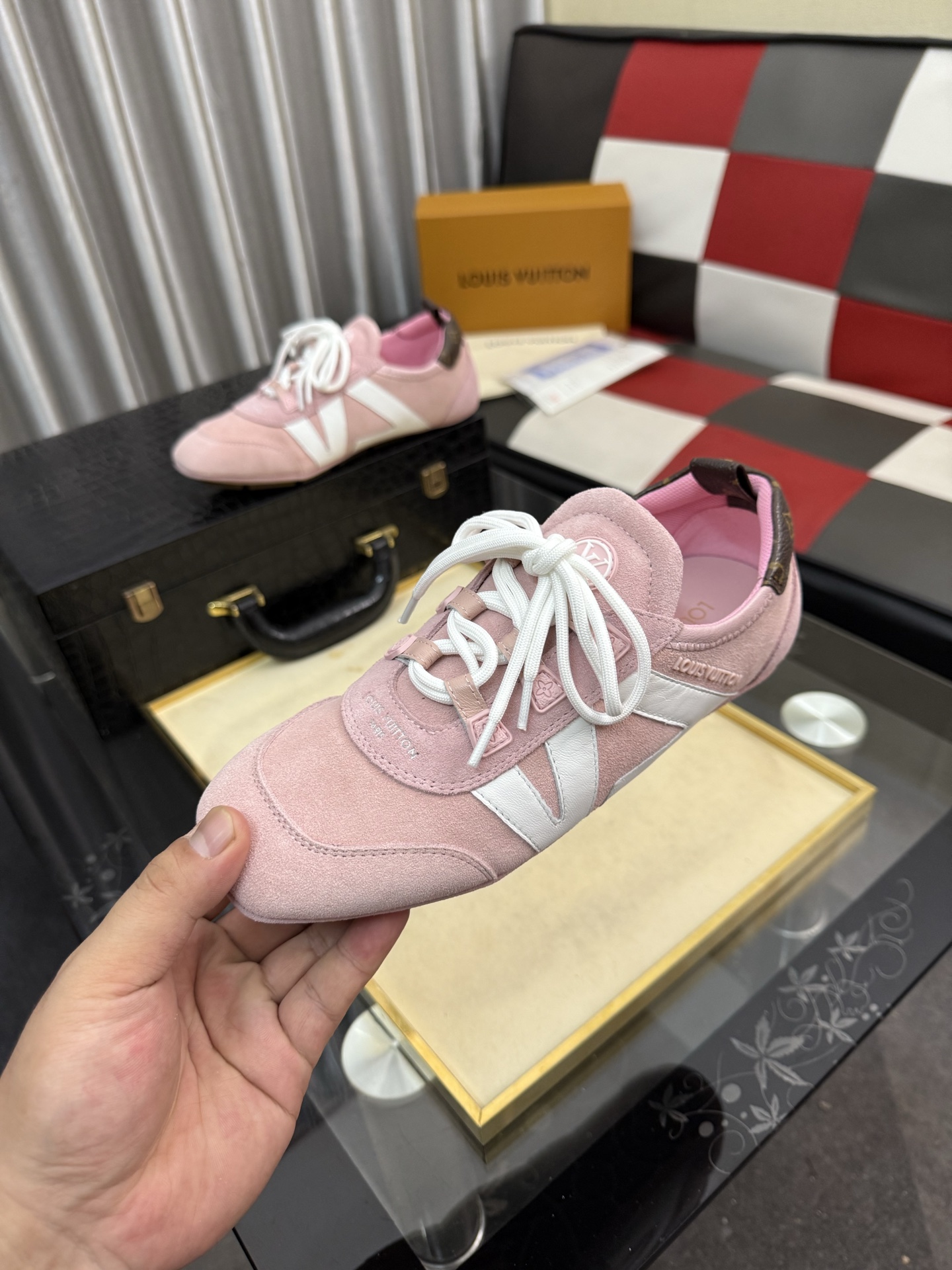 LV復刻粉色復古休閒鞋 女款麂皮運動鞋甜美百搭精品鞋款| 11 LV復刻粉色復古休閒鞋 女款麂皮運動鞋甜美百搭精品鞋款