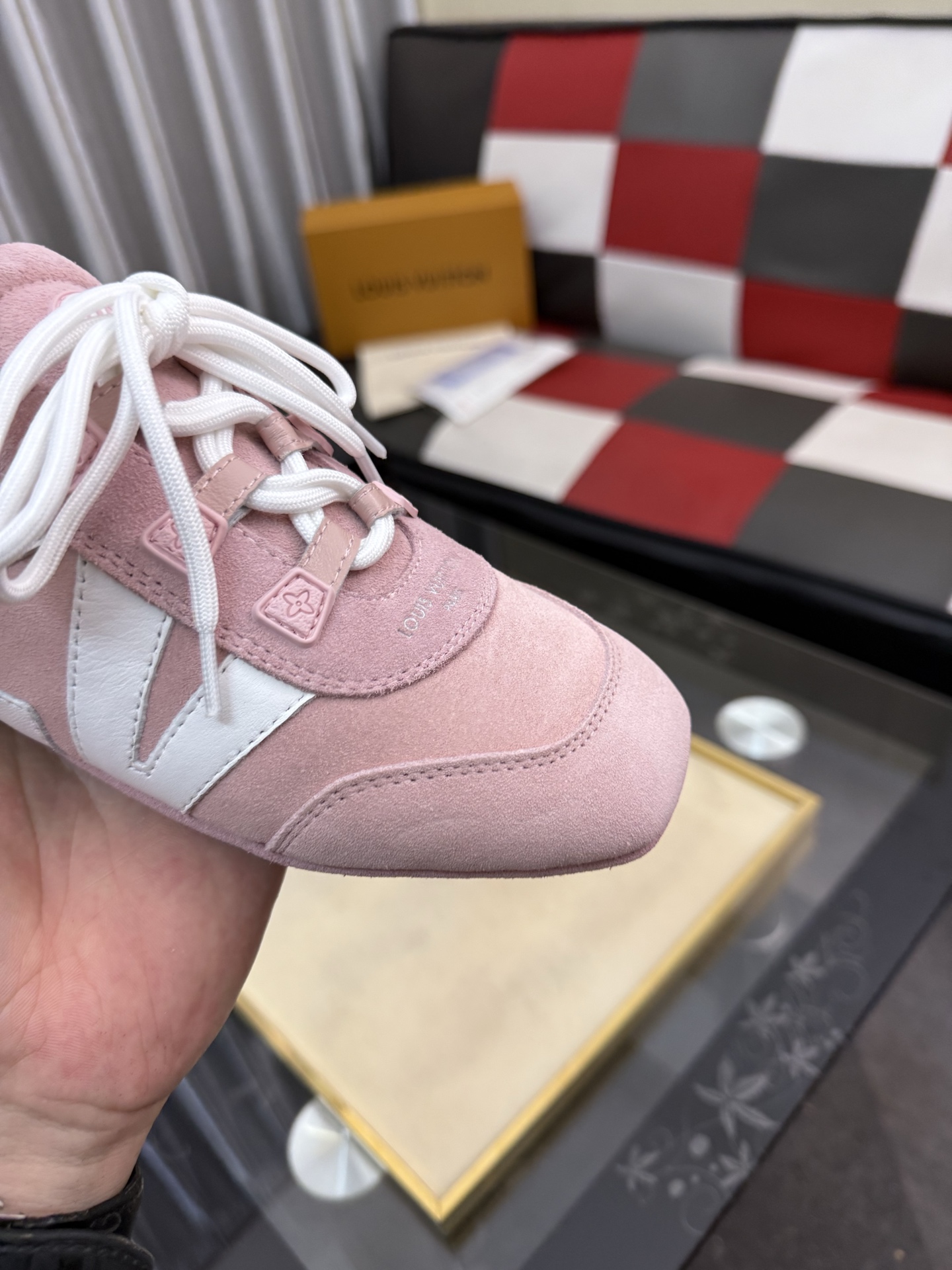 LV復刻粉色復古休閒鞋 女款麂皮運動鞋甜美百搭精品鞋款| 10 LV復刻粉色復古休閒鞋 女款麂皮運動鞋甜美百搭精品鞋款