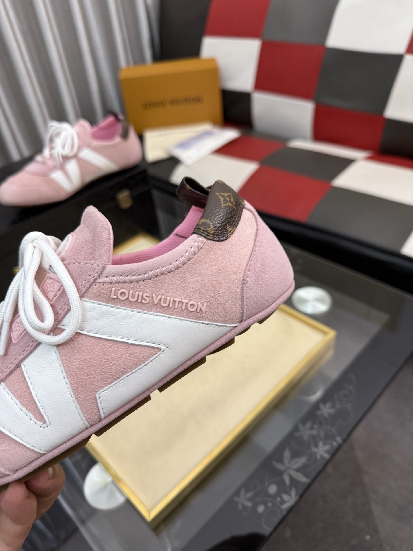 LV復刻粉色復古休閒鞋 女款麂皮運動鞋甜美百搭精品鞋款| 9 LV復刻粉色復古休閒鞋 女款麂皮運動鞋甜美百搭精品鞋款