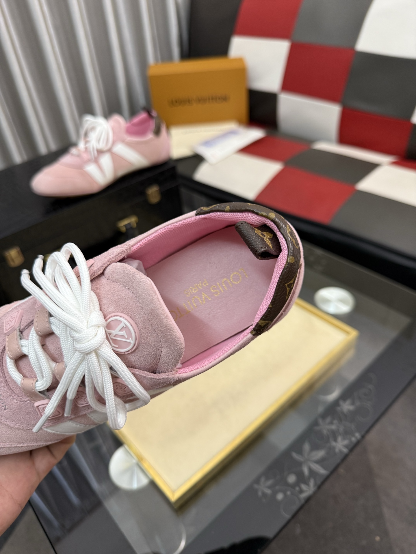 LV復刻粉色復古休閒鞋 女款麂皮運動鞋甜美百搭精品鞋款| 8 LV復刻粉色復古休閒鞋 女款麂皮運動鞋甜美百搭精品鞋款