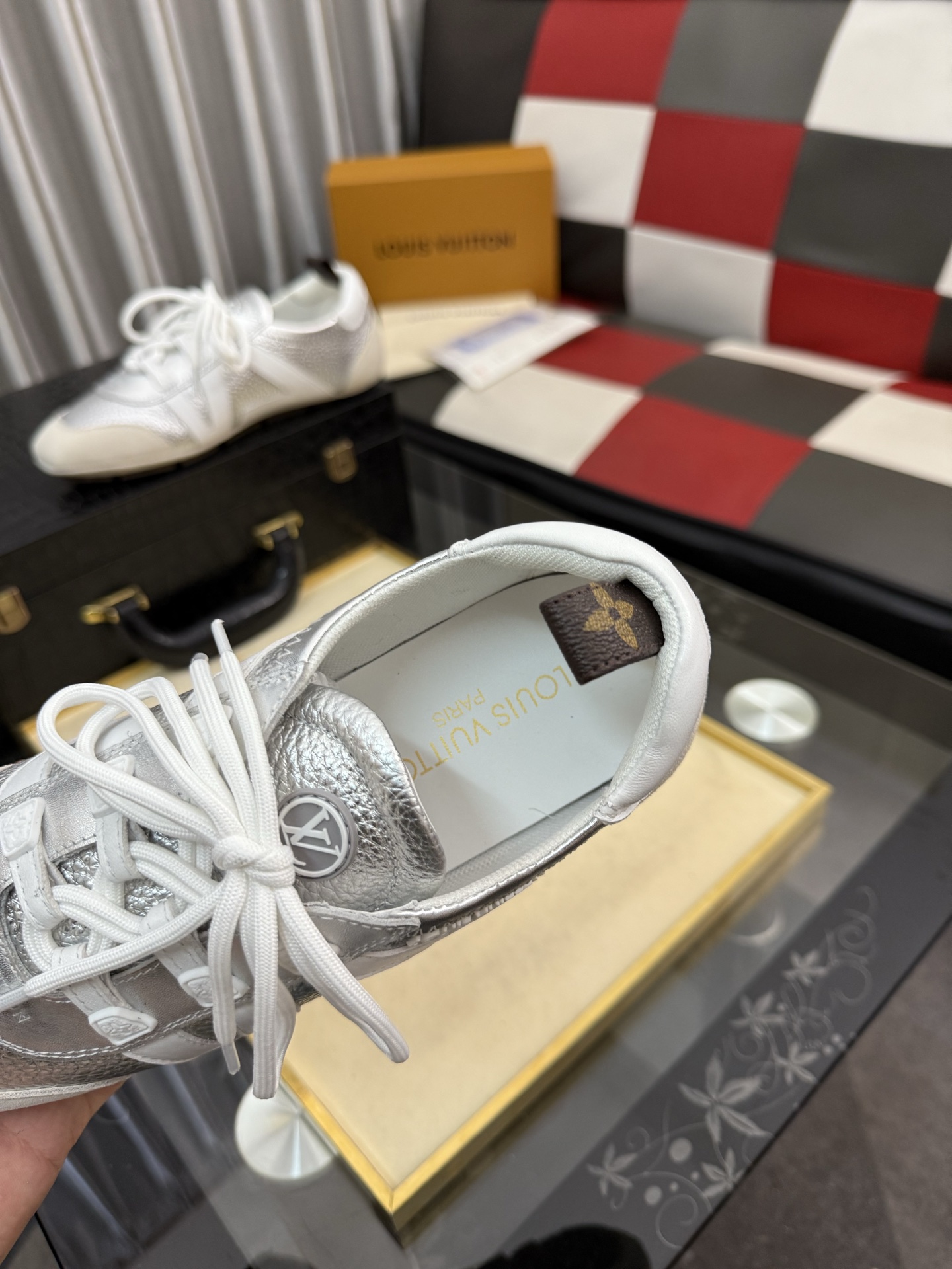 LV 一比一銀色金屬質感德訓鞋 精品百搭休閒鞋| 8 LV 一比一銀色金屬質感德訓鞋 精品百搭休閒鞋