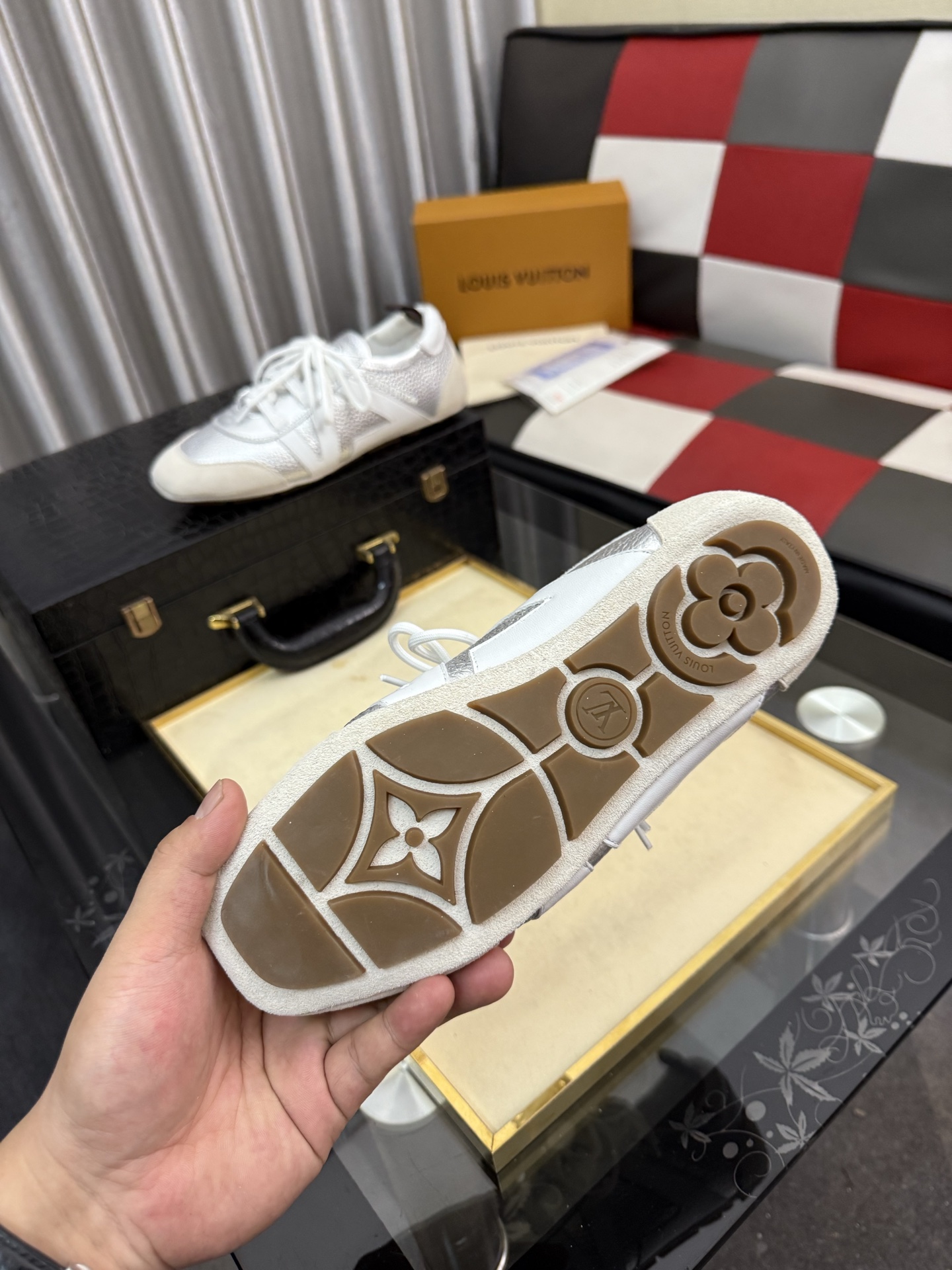 LV 一比一銀色金屬質感德訓鞋 精品百搭休閒鞋| 7 LV 一比一銀色金屬質感德訓鞋 精品百搭休閒鞋