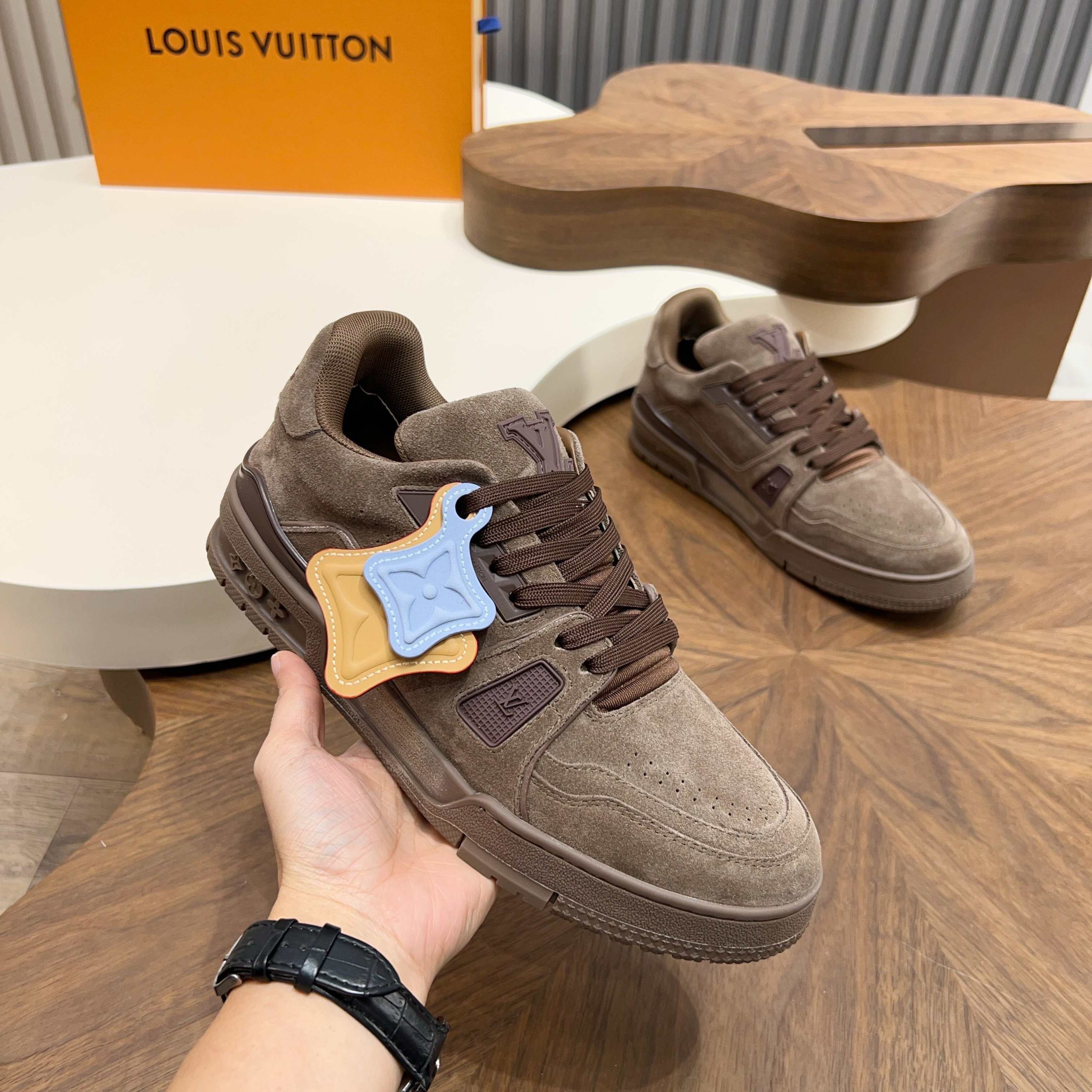 LV 高仿棕色麂皮Trainer運動鞋 復古街頭潮鞋| 14 LV 高仿棕色麂皮Trainer運動鞋 復古街頭潮鞋