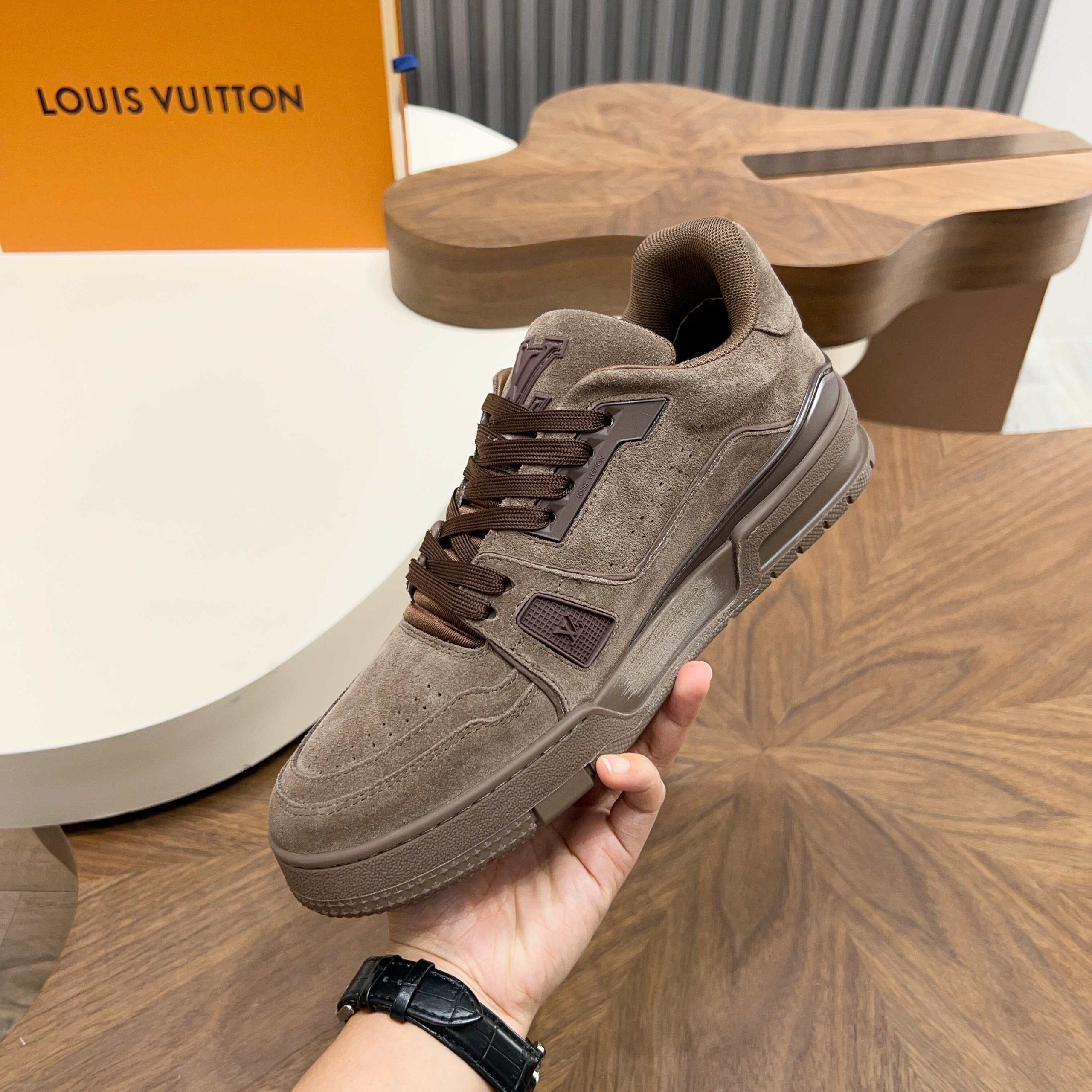 LV 高仿棕色麂皮Trainer運動鞋 復古街頭潮鞋| 10 LV 高仿棕色麂皮Trainer運動鞋 復古街頭潮鞋