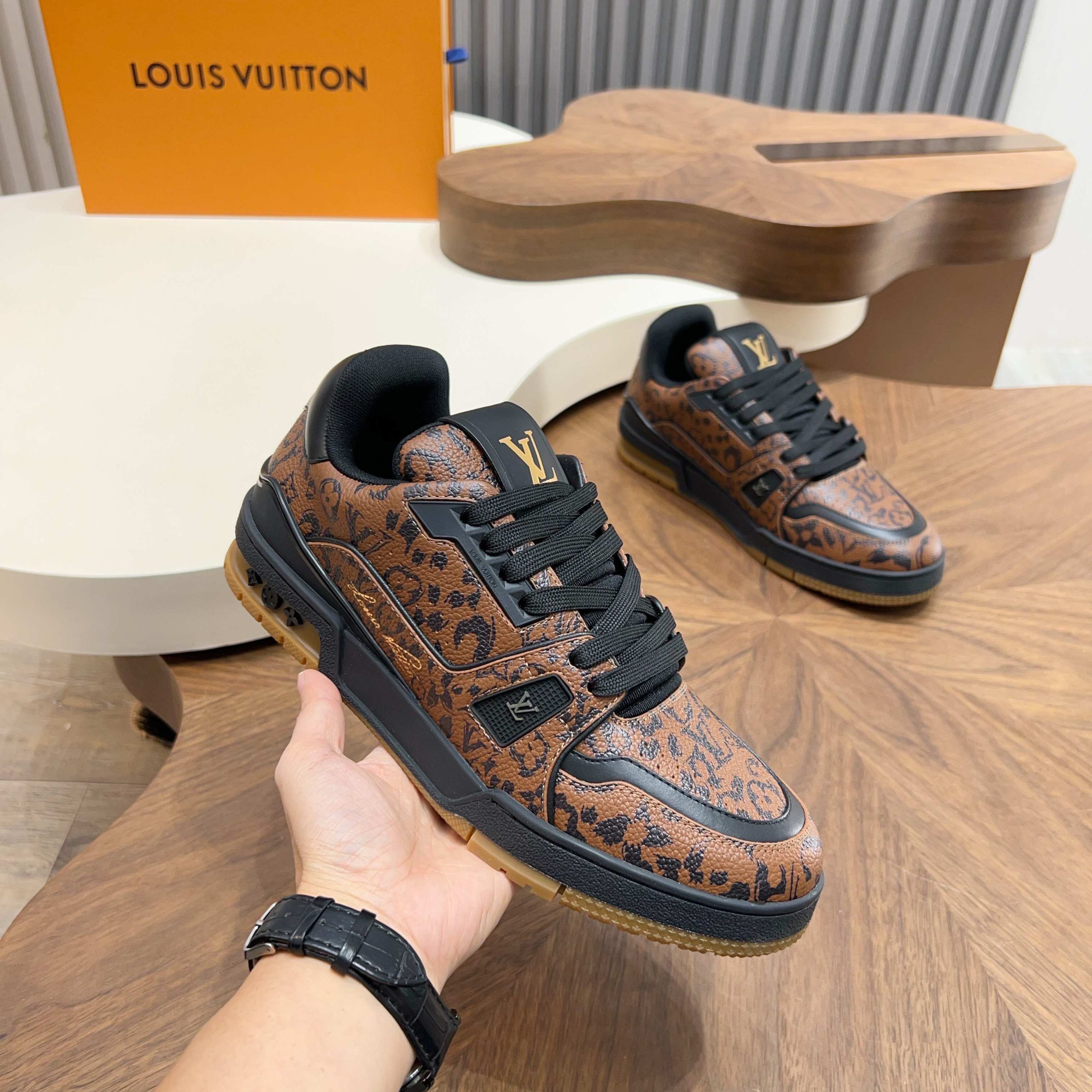 LV A貨咖啡色Monogram Trainer運動鞋 經典潮流鞋| 14 LV A貨咖啡色Monogram Trainer運動鞋 經典潮流鞋