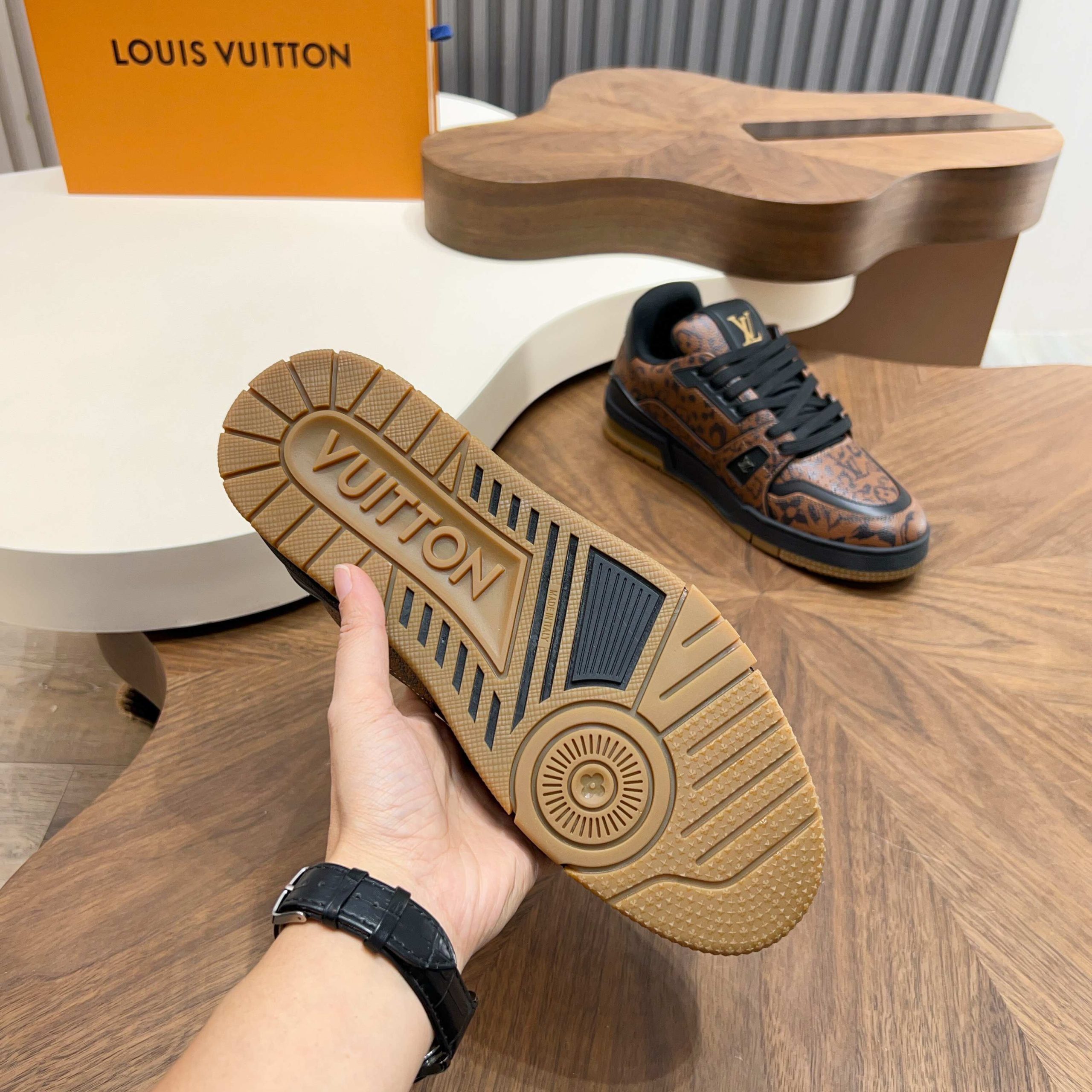 LV A貨咖啡色Monogram Trainer運動鞋 經典潮流鞋| 13 LV A貨咖啡色Monogram Trainer運動鞋 經典潮流鞋