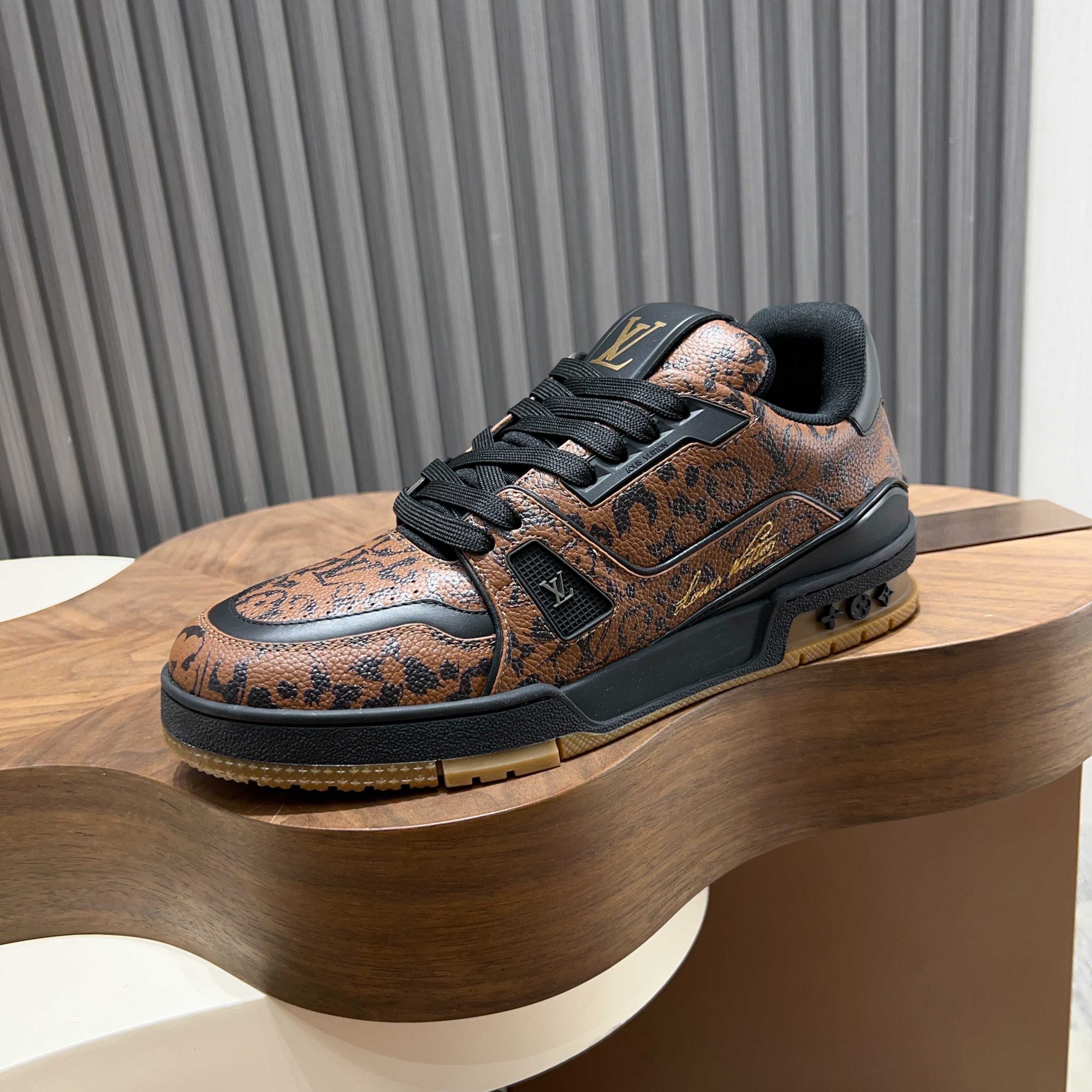 LV A貨咖啡色Monogram Trainer運動鞋 經典潮流鞋| 12 LV A貨咖啡色Monogram Trainer運動鞋 經典潮流鞋