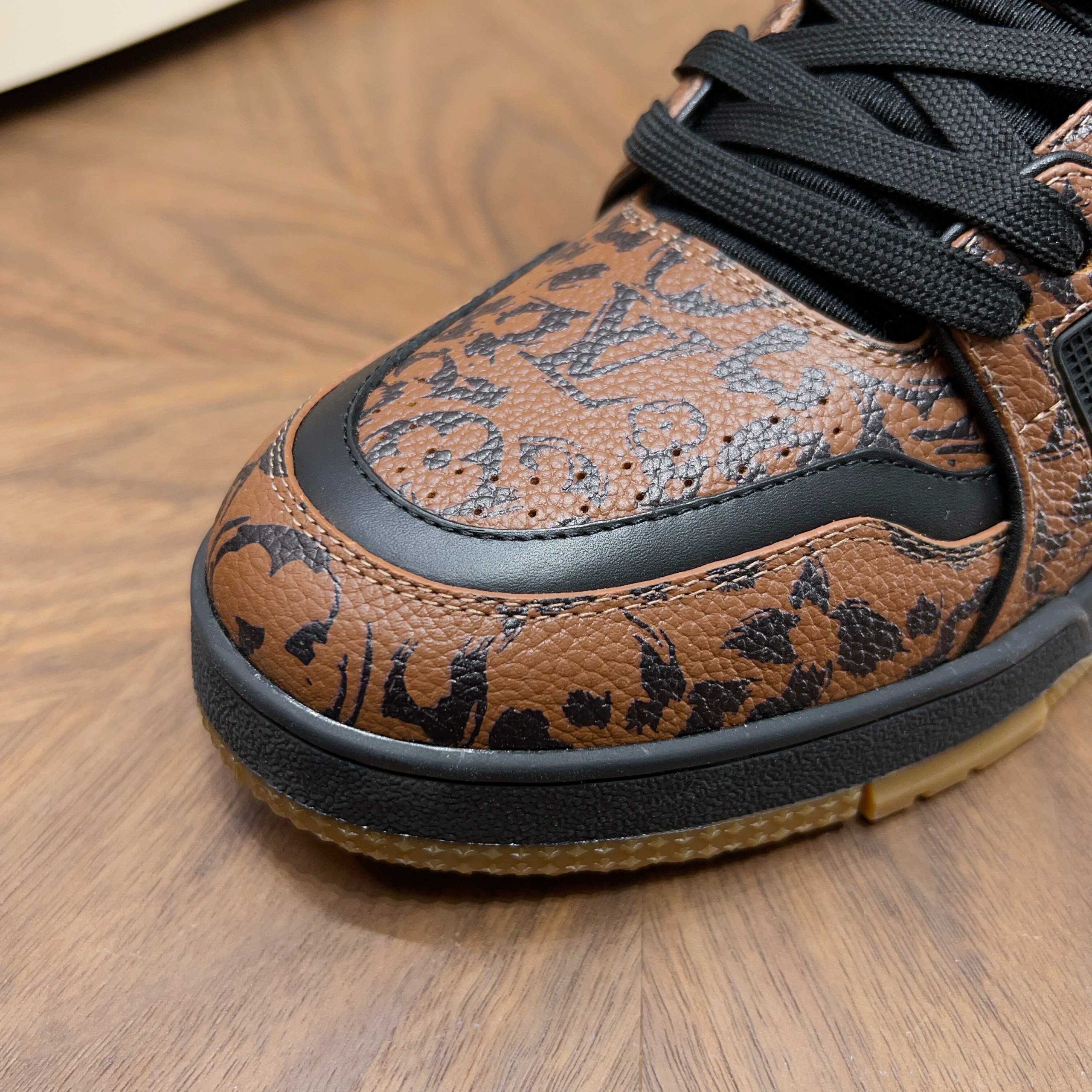 LV A貨咖啡色Monogram Trainer運動鞋 經典潮流鞋| 11 LV A貨咖啡色Monogram Trainer運動鞋 經典潮流鞋