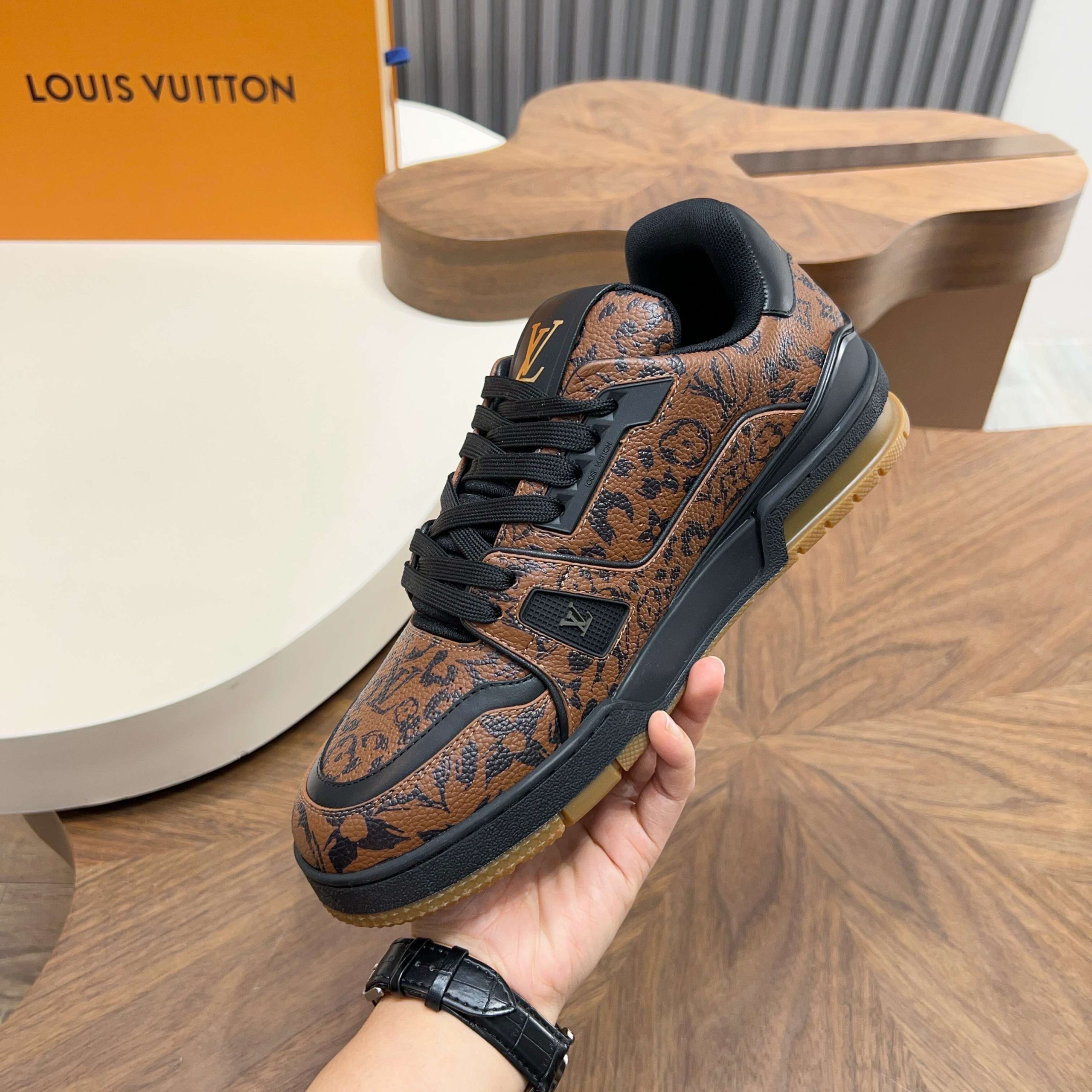 LV A貨咖啡色Monogram Trainer運動鞋 經典潮流鞋| 10 LV A貨咖啡色Monogram Trainer運動鞋 經典潮流鞋