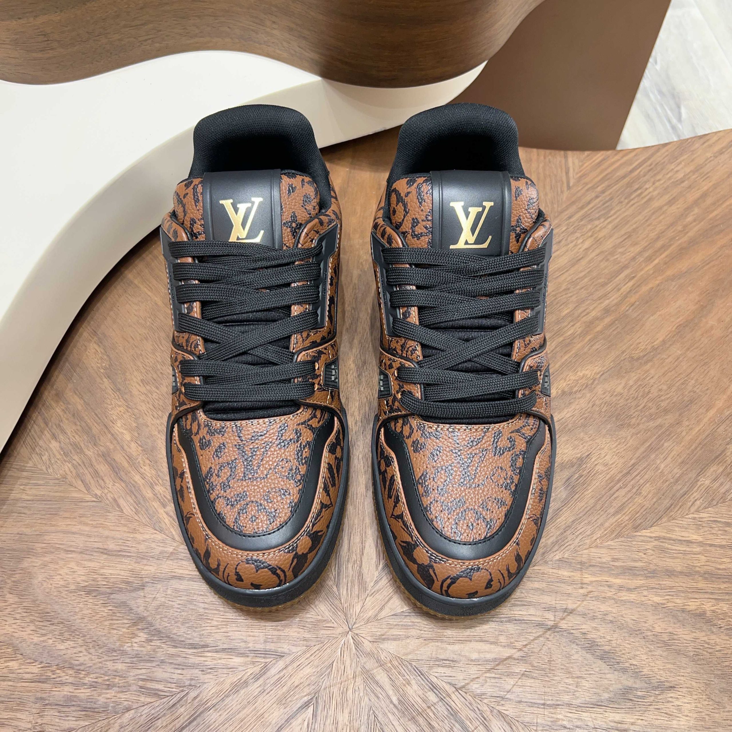 LV A貨咖啡色Monogram Trainer運動鞋 經典潮流鞋| 9 LV A貨咖啡色Monogram Trainer運動鞋 經典潮流鞋