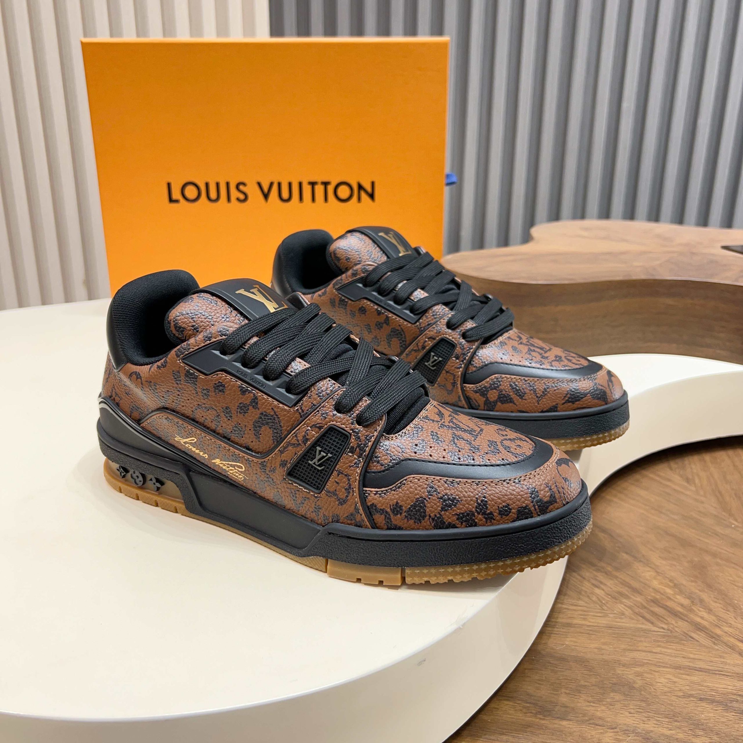 LV A貨咖啡色Monogram Trainer運動鞋 經典潮流鞋| 7 LV A貨咖啡色Monogram Trainer運動鞋 經典潮流鞋