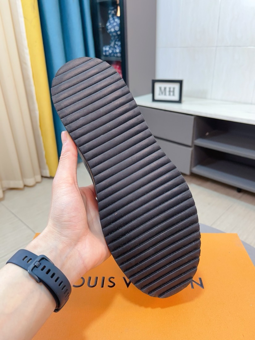 LV 一比一黑色Monogram休閒運動鞋 精品百搭鞋款| 7 LV 一比一黑色Monogram休閒運動鞋 精品百搭鞋款