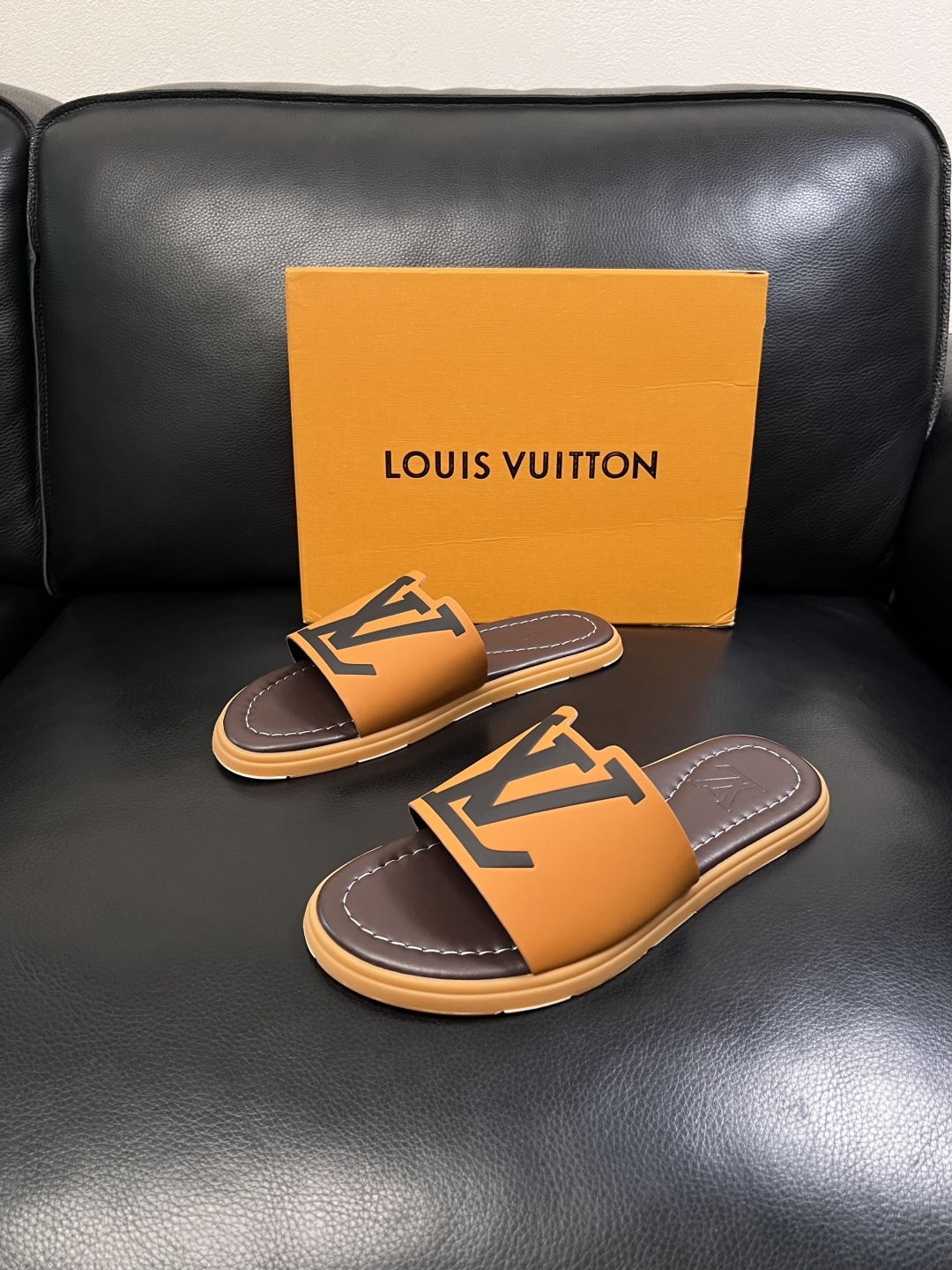 LV 一比一 男款拖鞋 經典LOGO休閒拖鞋 百搭輕奢風| 14 LV 一比一 男款拖鞋 經典LOGO休閒拖鞋 百搭輕奢風