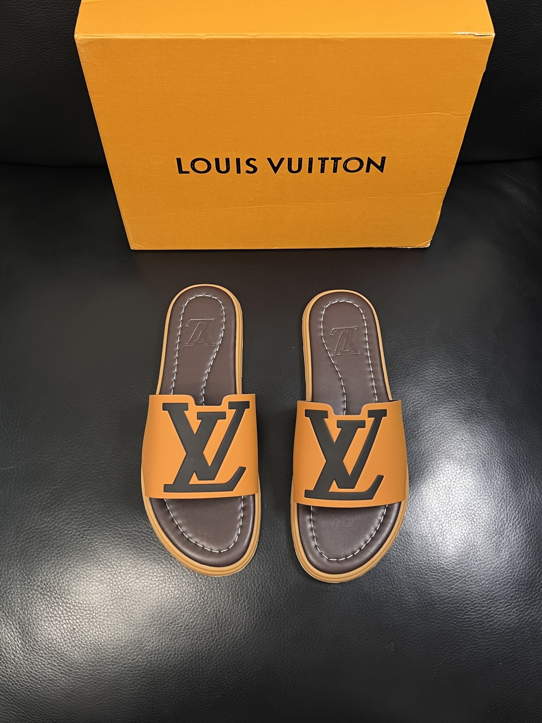 LV 一比一 男款拖鞋 經典LOGO休閒拖鞋 百搭輕奢風| 13 LV 一比一 男款拖鞋 經典LOGO休閒拖鞋 百搭輕奢風